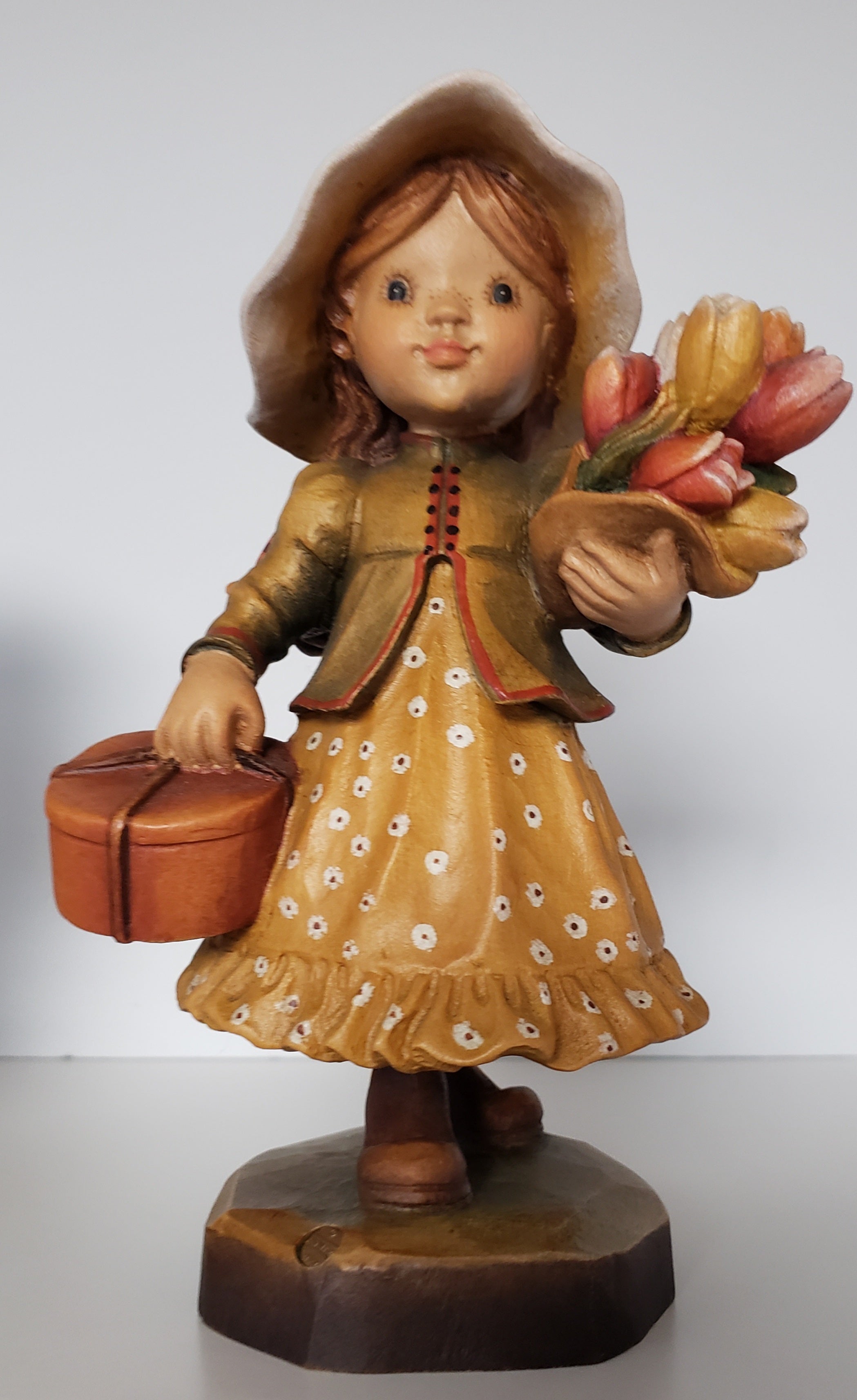 Anri The Sara Kay Collection. Wood Carved Figurines - Made in Italy.