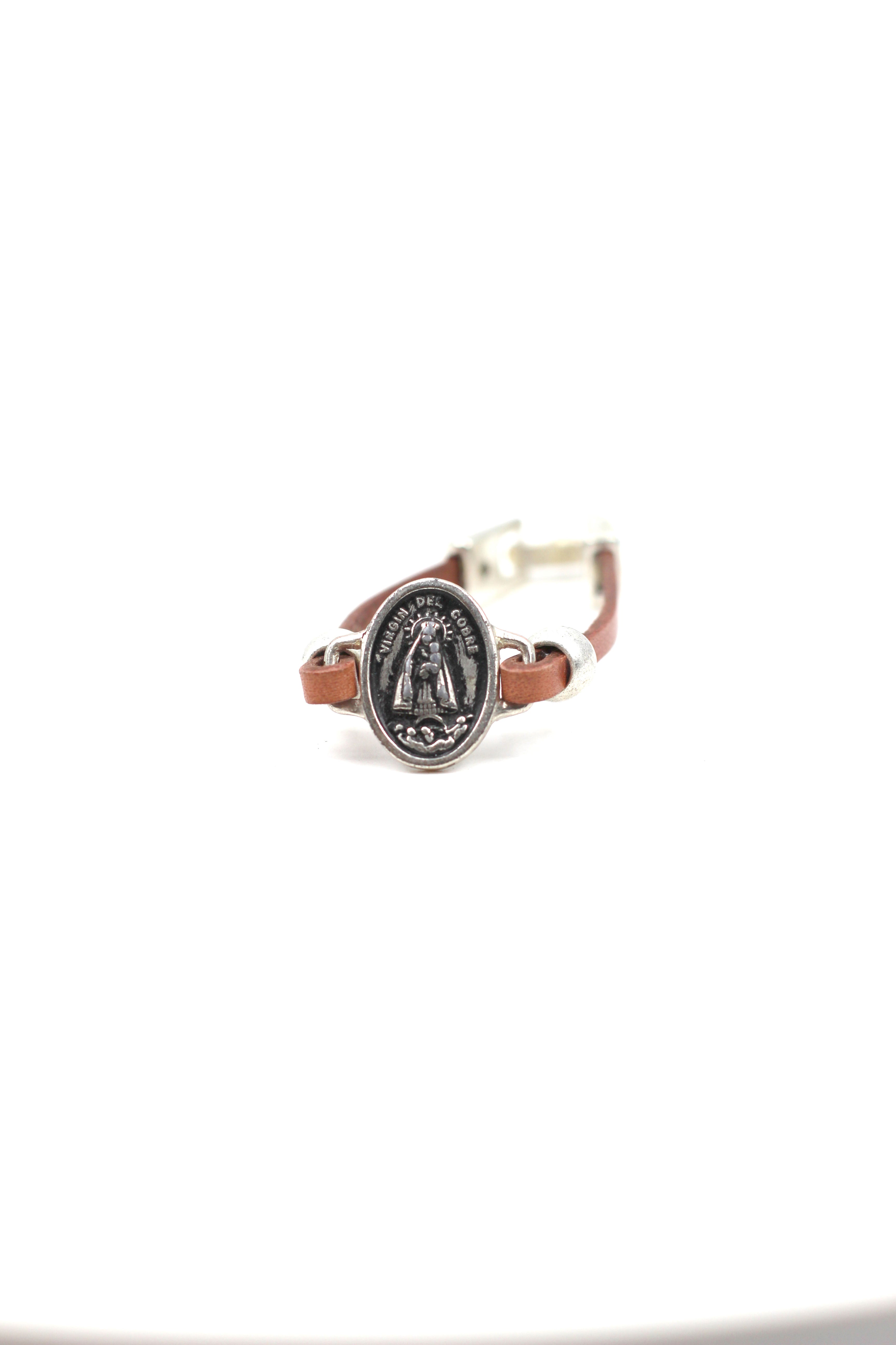 Pulsera de La Caridad del Cobre / Our Lady of Charity joyería hecha a mano con una sola tira de cuero de la colección de Graciela
