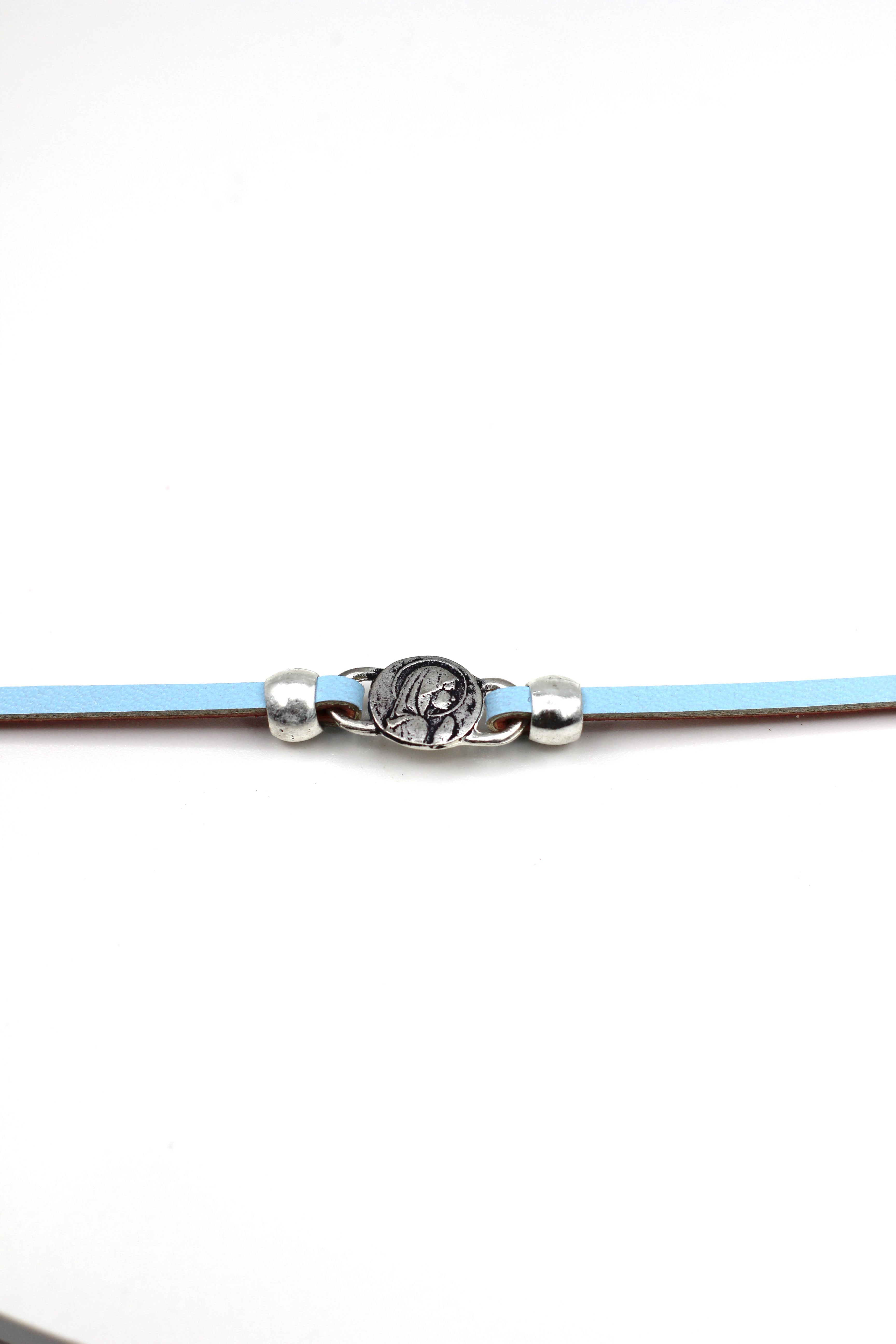 Pulsera Niña Virgen María Joven joyería artesanal con Correa Única de Cuero de la Colección Graciela