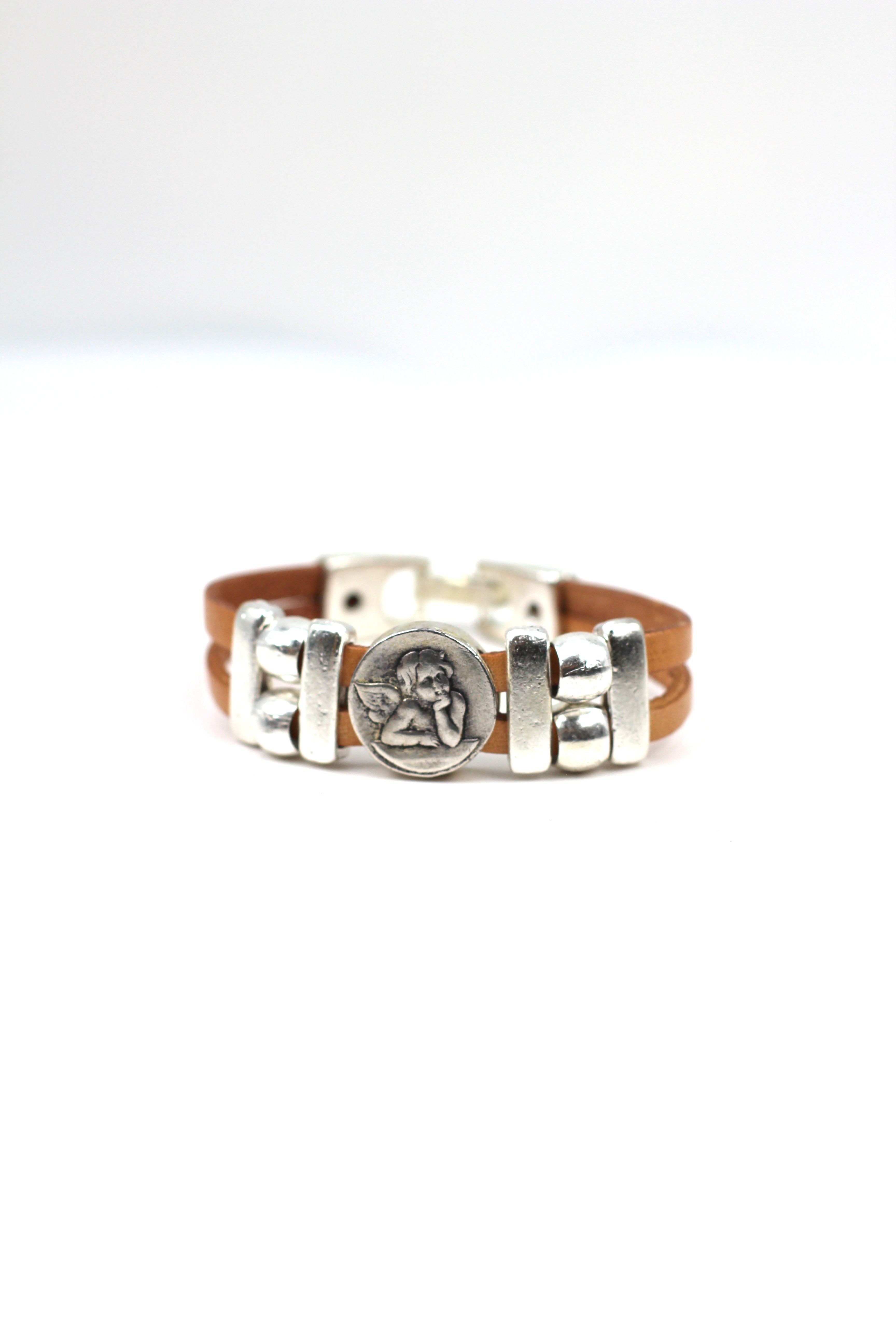 Pulsera de El Ángel de la Guarda joyería artesanal con Doble Tira de Cuero de Graciela's Collection