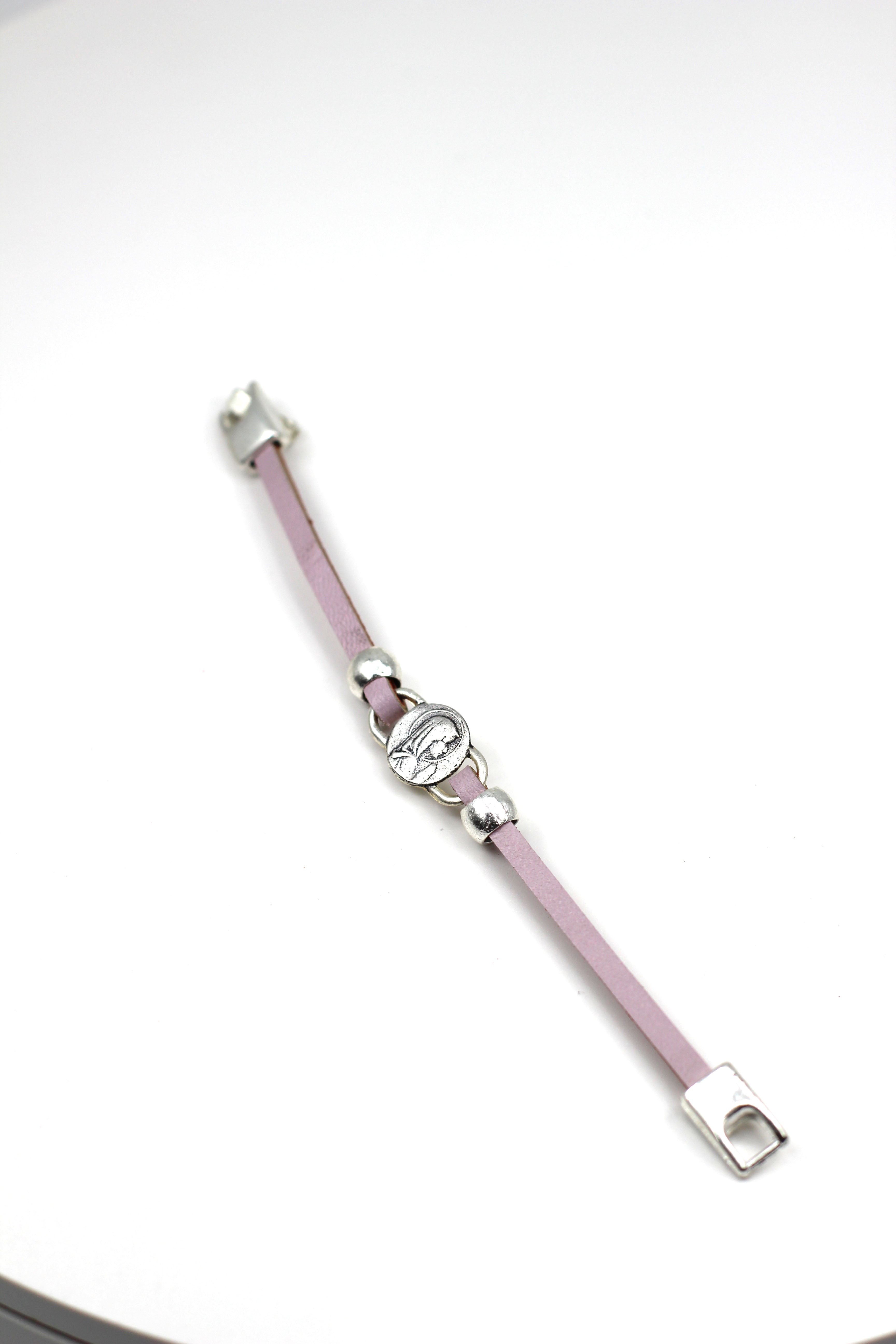 Pulsera Niña Virgen María Joven joyería artesanal con Correa Única de Cuero de la Colección Graciela