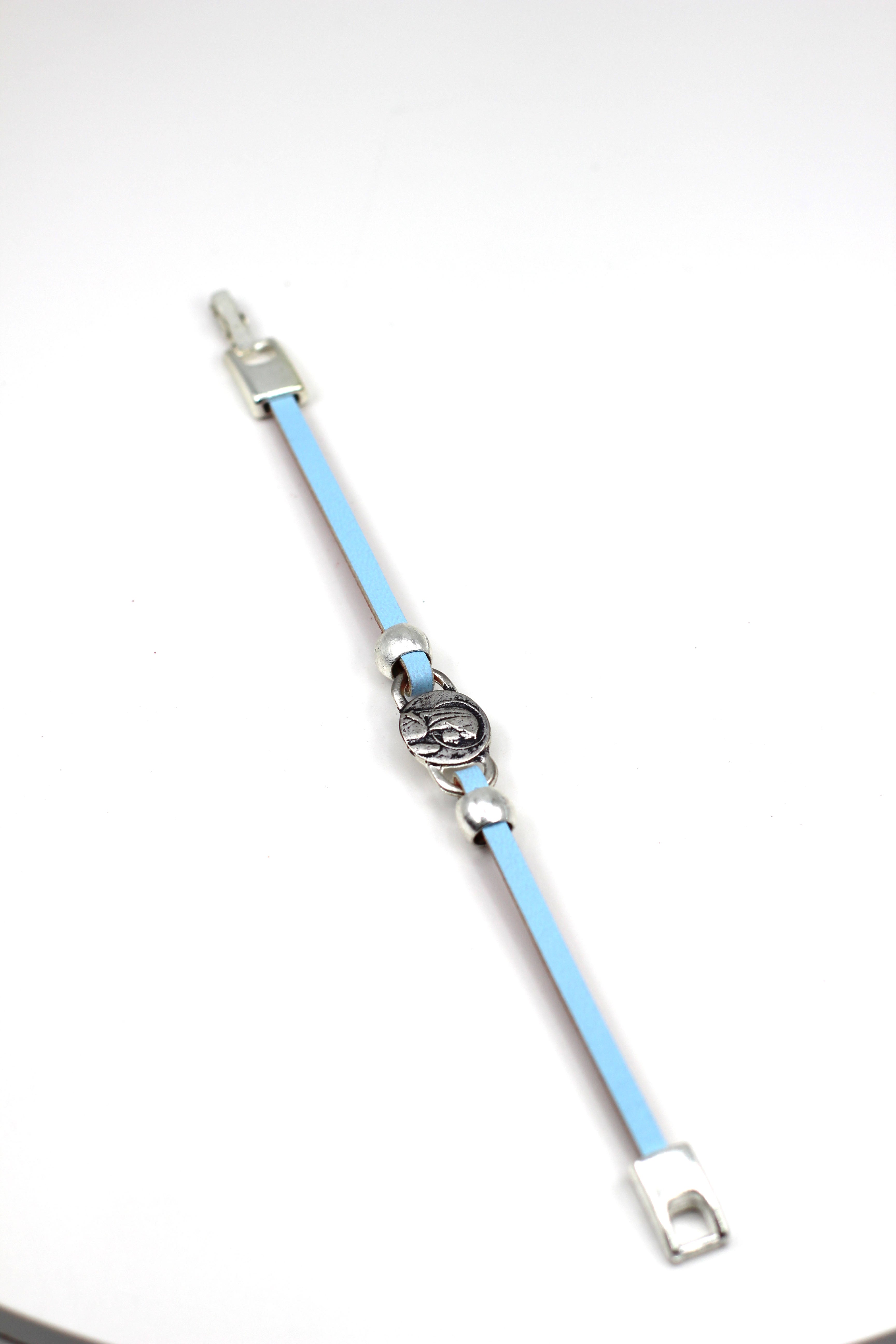 Pulsera Niña Virgen María Joven joyería artesanal con Correa Única de Cuero de la Colección Graciela