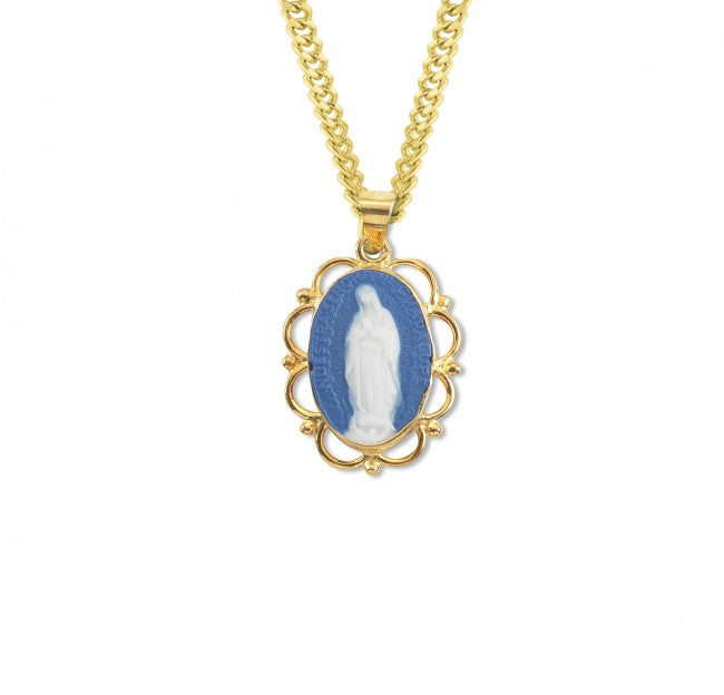 Medalla con camafeo de Nuestra Señora de Guadalupe en plata de ley y oro azul oscuro