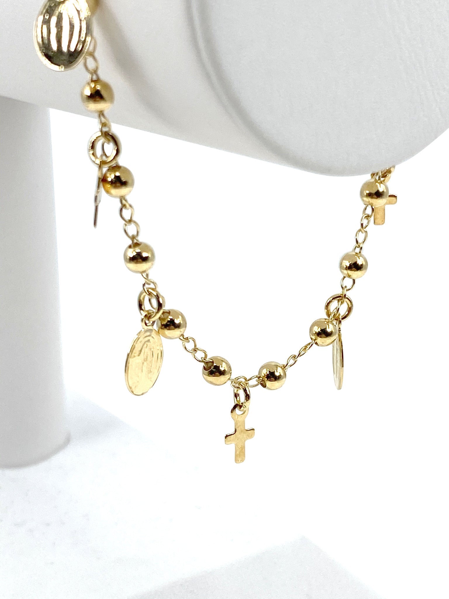 Pulsera con charms de Virgen de Gracia y Cruces