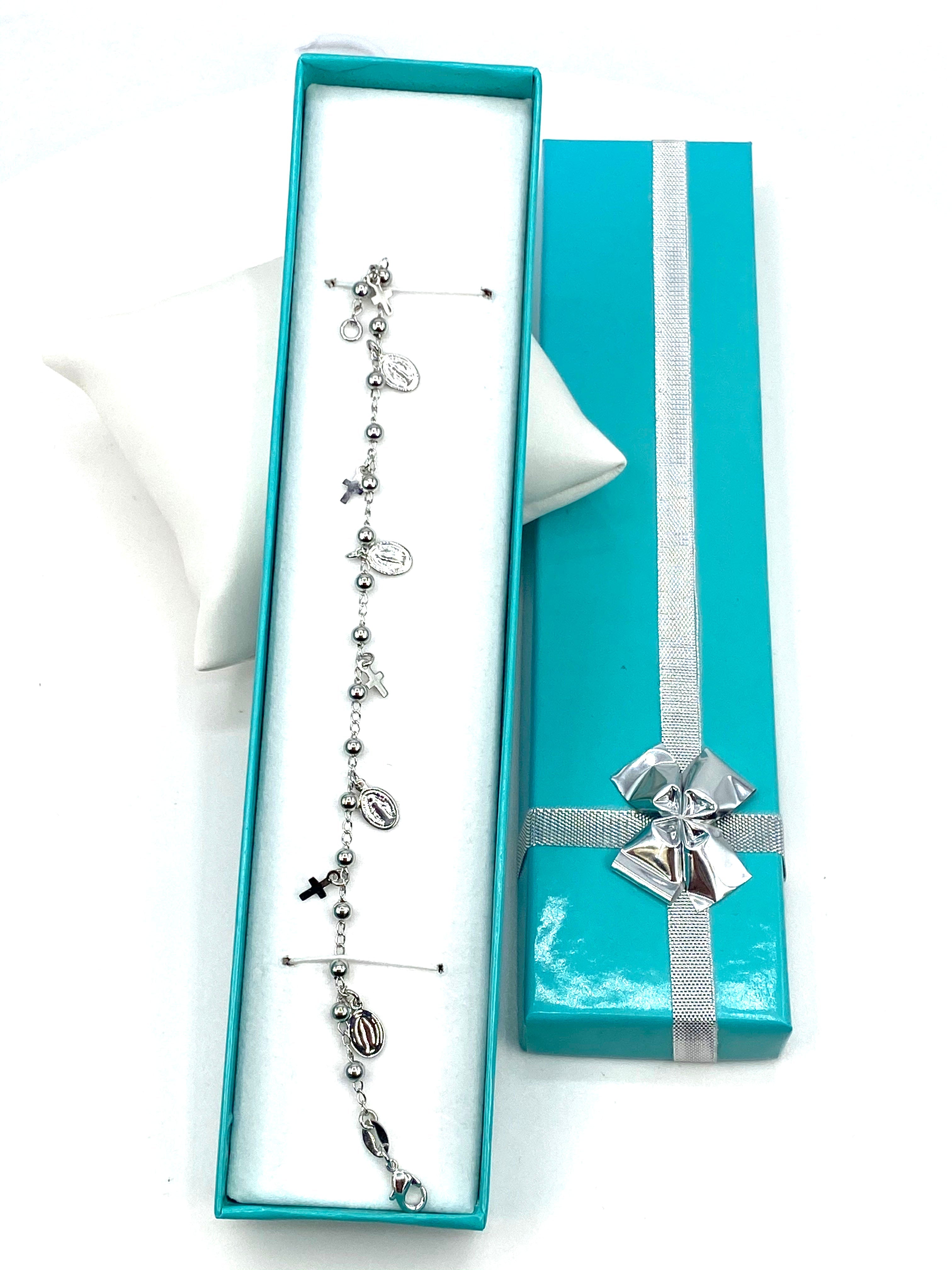 Pulsera con charms de Virgen de Gracia y Cruces