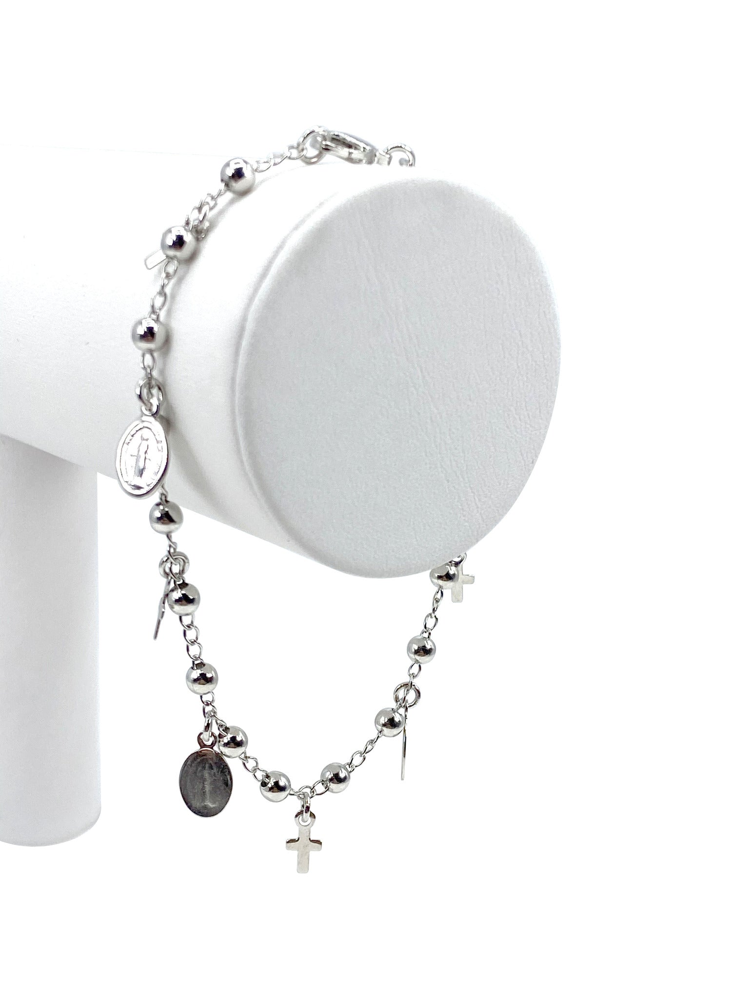 Pulsera con charms de Virgen de Gracia y Cruces