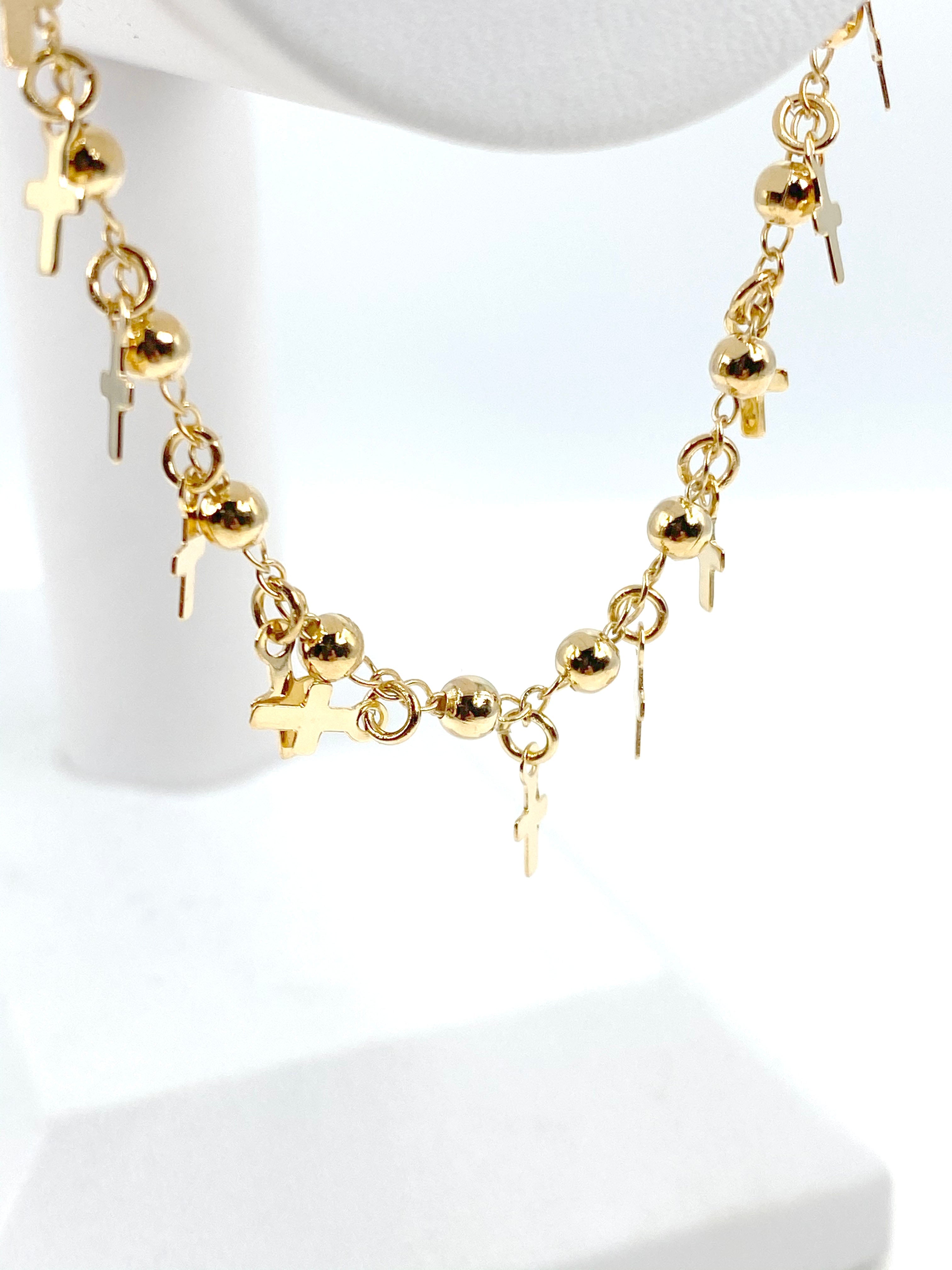 Pulsera con dijes de cruz