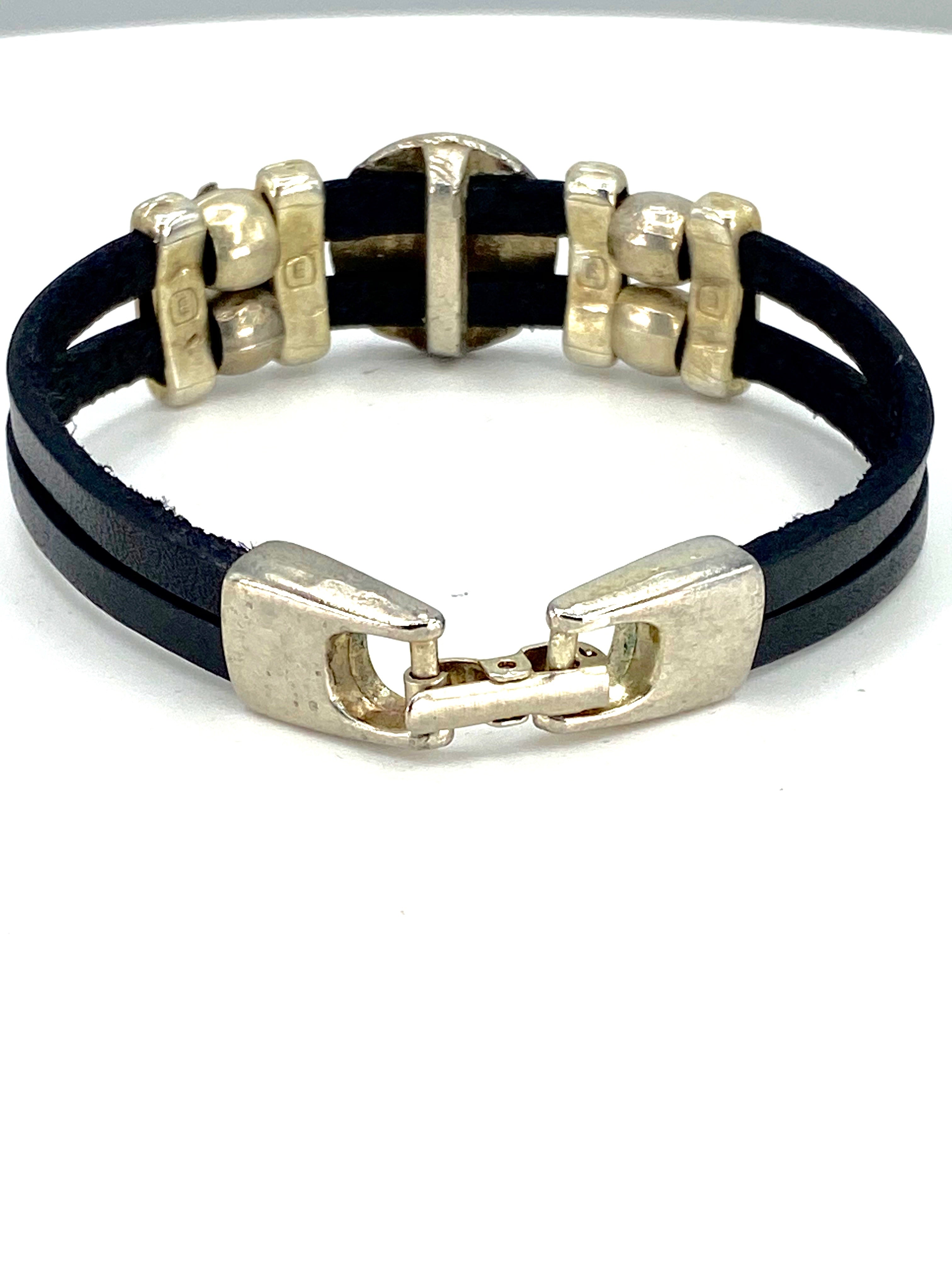 Pulsera Vintage El Espíritu Santo joyería hecha a mano con tiras de Cuero de Graciela's Collection