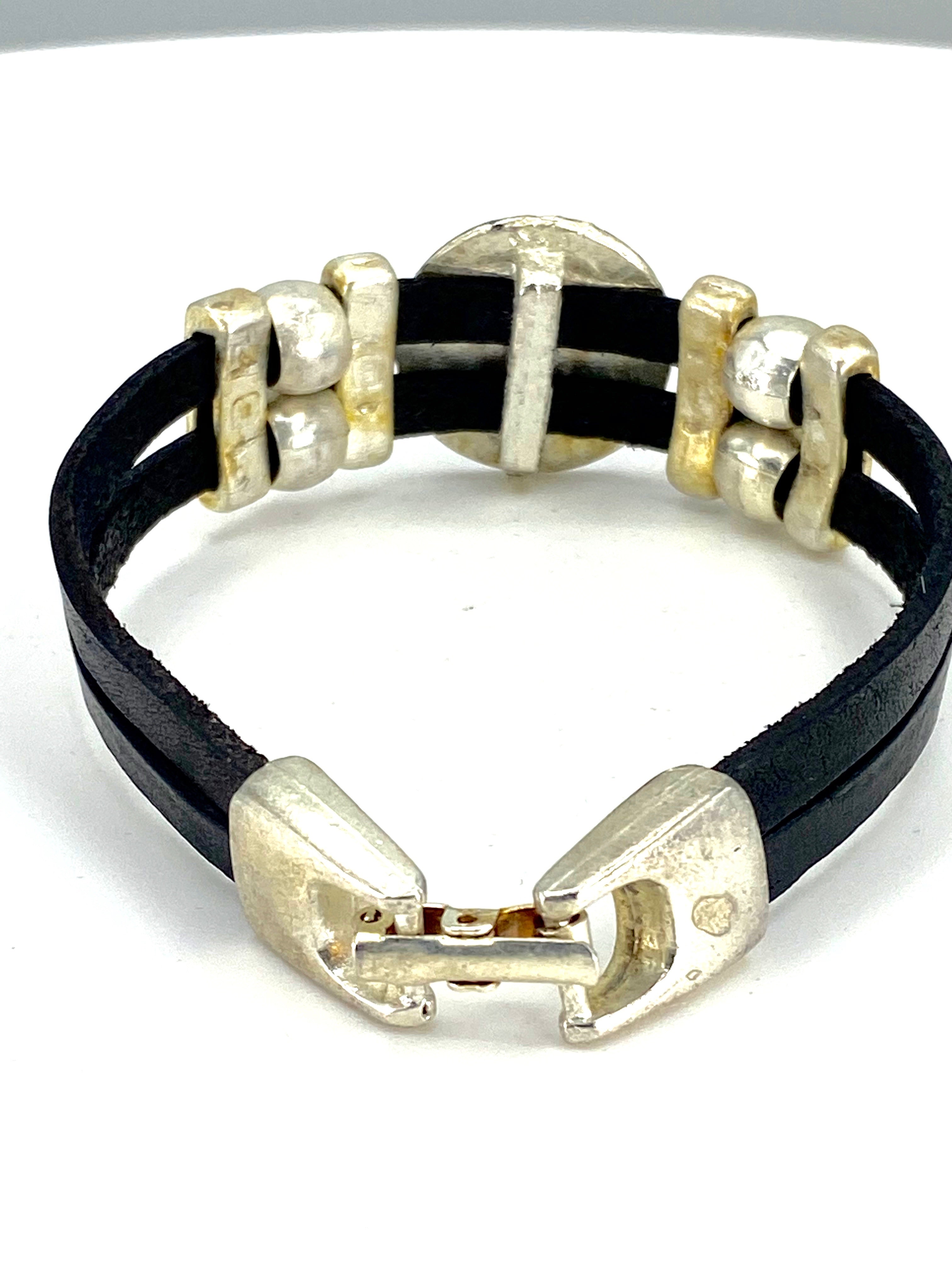 Pulsera vintage de San Benito hecha a mano con tiras de cuero dobles de Graciela's Collection