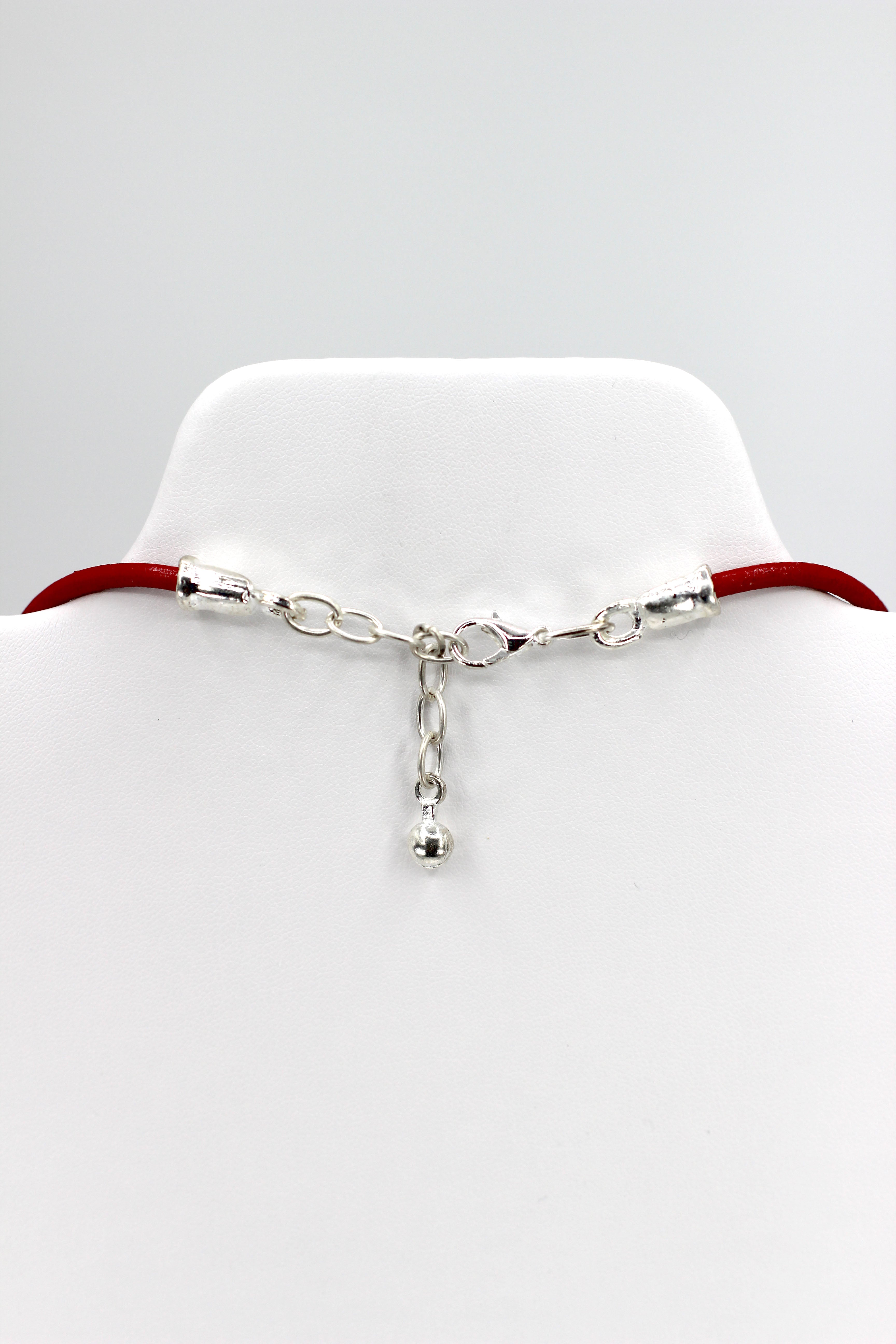 Collar con cruz del Espíritu Santo, joyería hecha a mano con correa de cuero genuino de Graciela's Collection