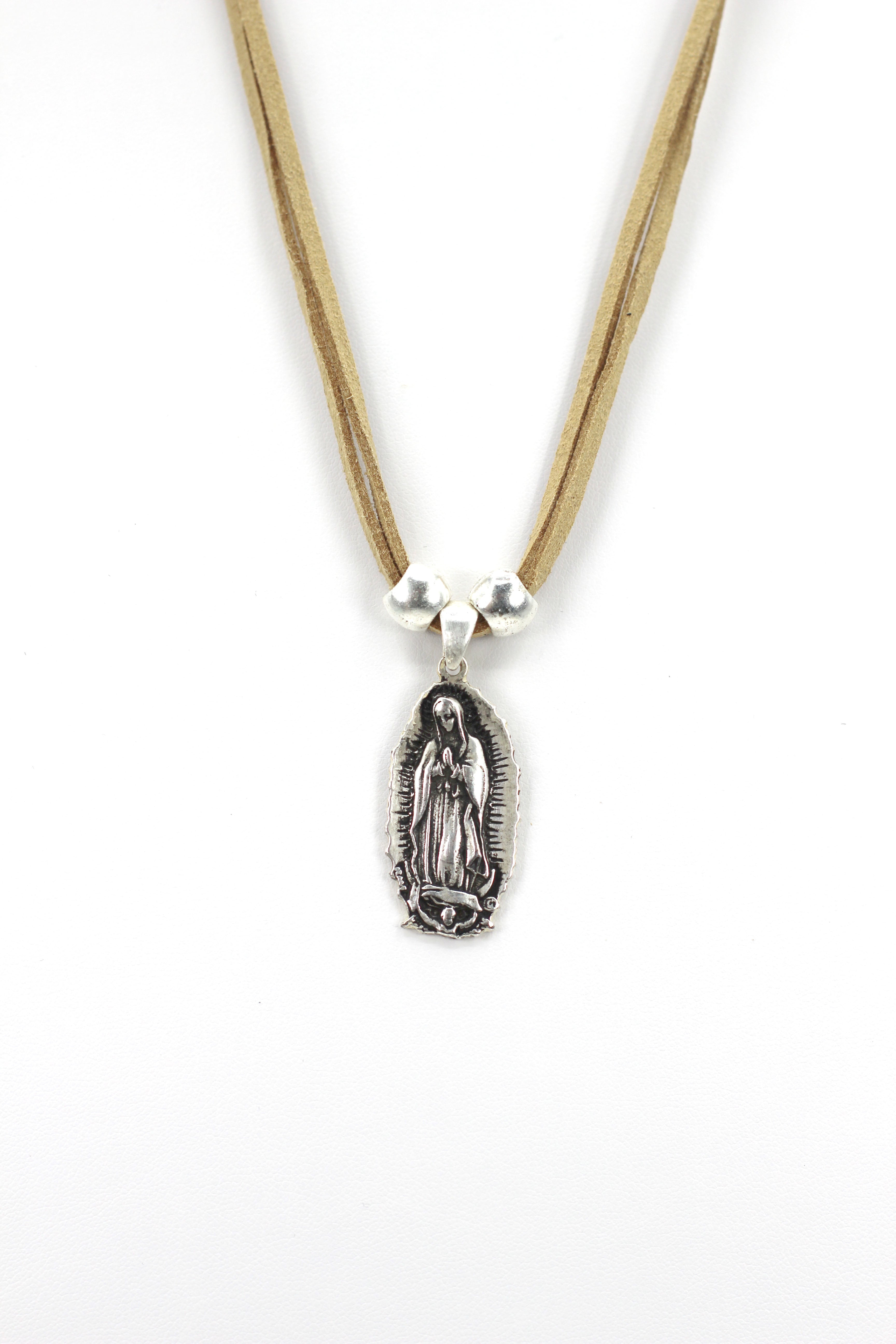 Collar Vintage de Nuestra Señora de Guadalupe - Nuestra Sra de Guadalupe Joyería de Forma Ovalada con Correa de Cuero Genuino de Graciela's Collection