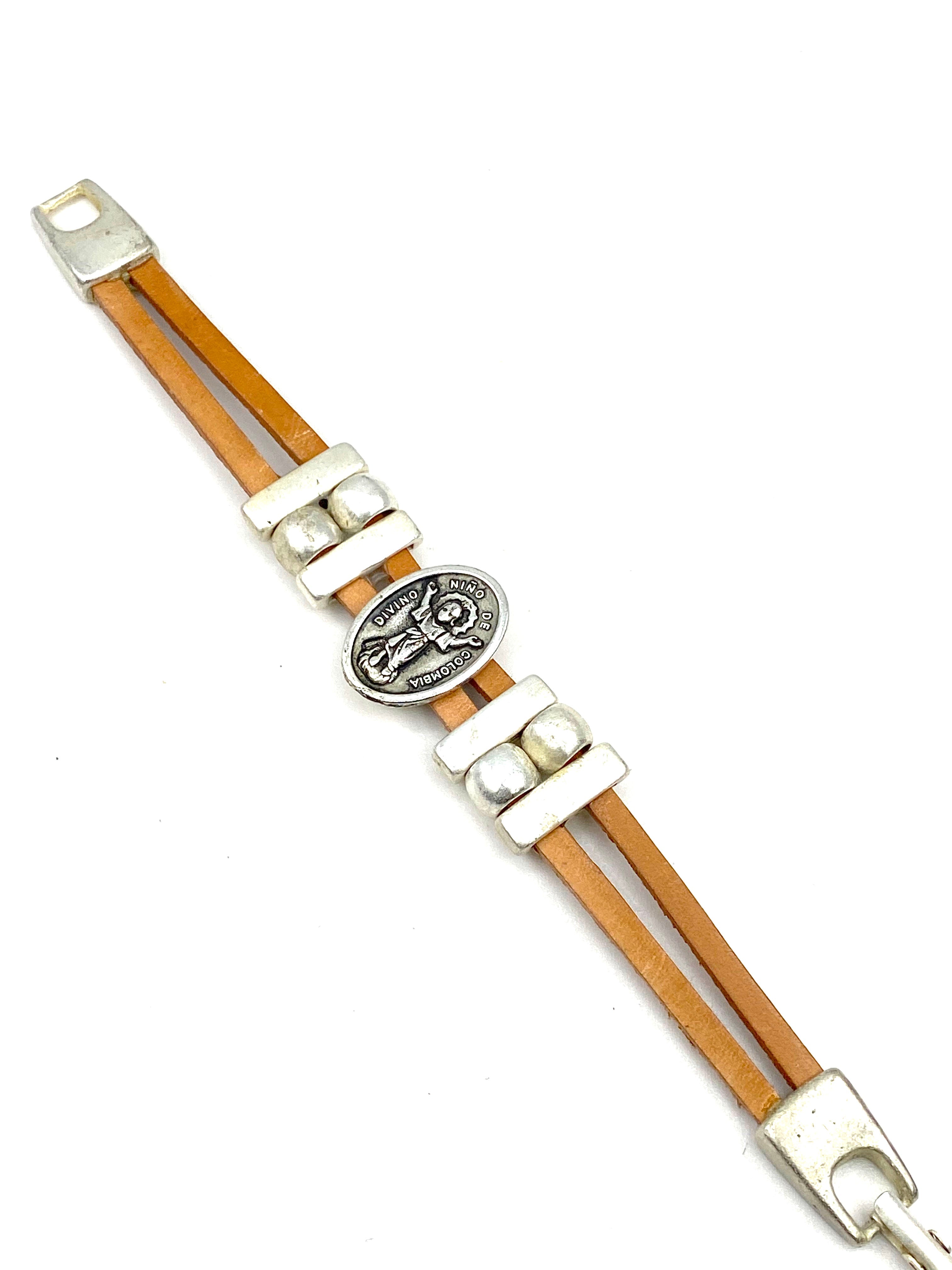 Pulsera Divino Niño Jesús pulsera joyería hecha a mano con tiras de Cuero Genuino Doble de Graciela's Collection
