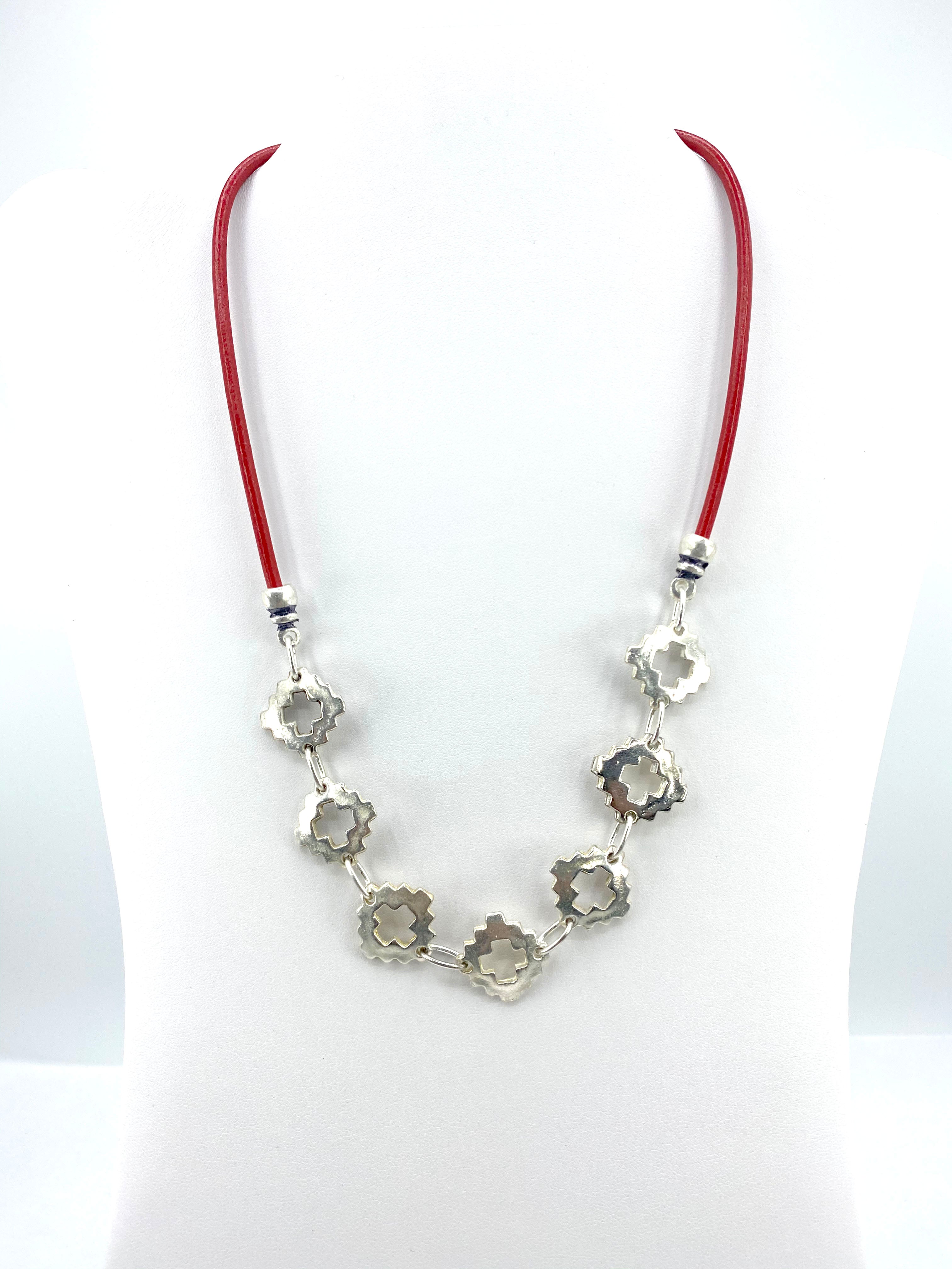 Collar Vintage La Cruz Joyería Hecha a Mano con Correa de Cuero Genuino de Graciela's Collection