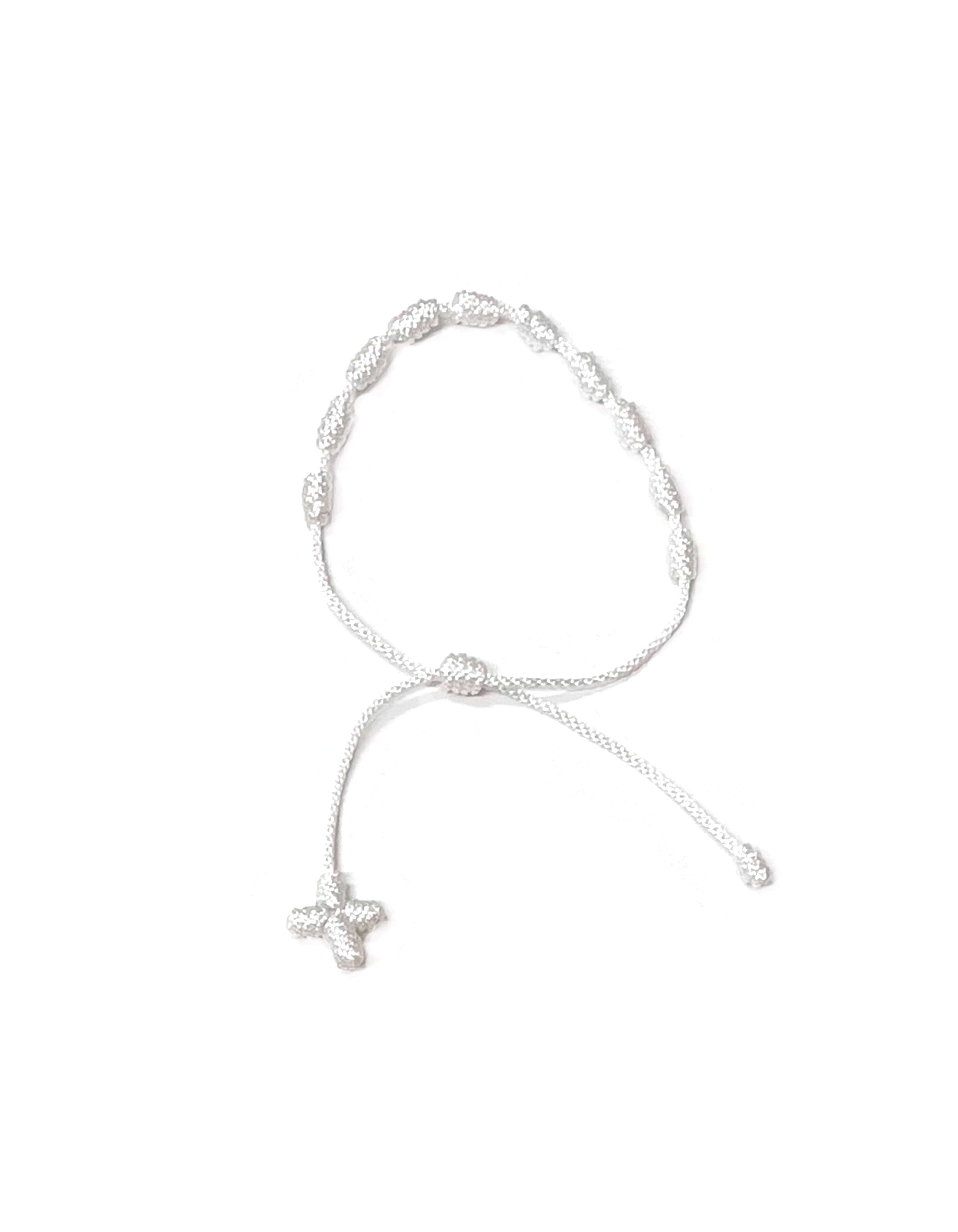 Decade bracelet knotted with strings in bright colors