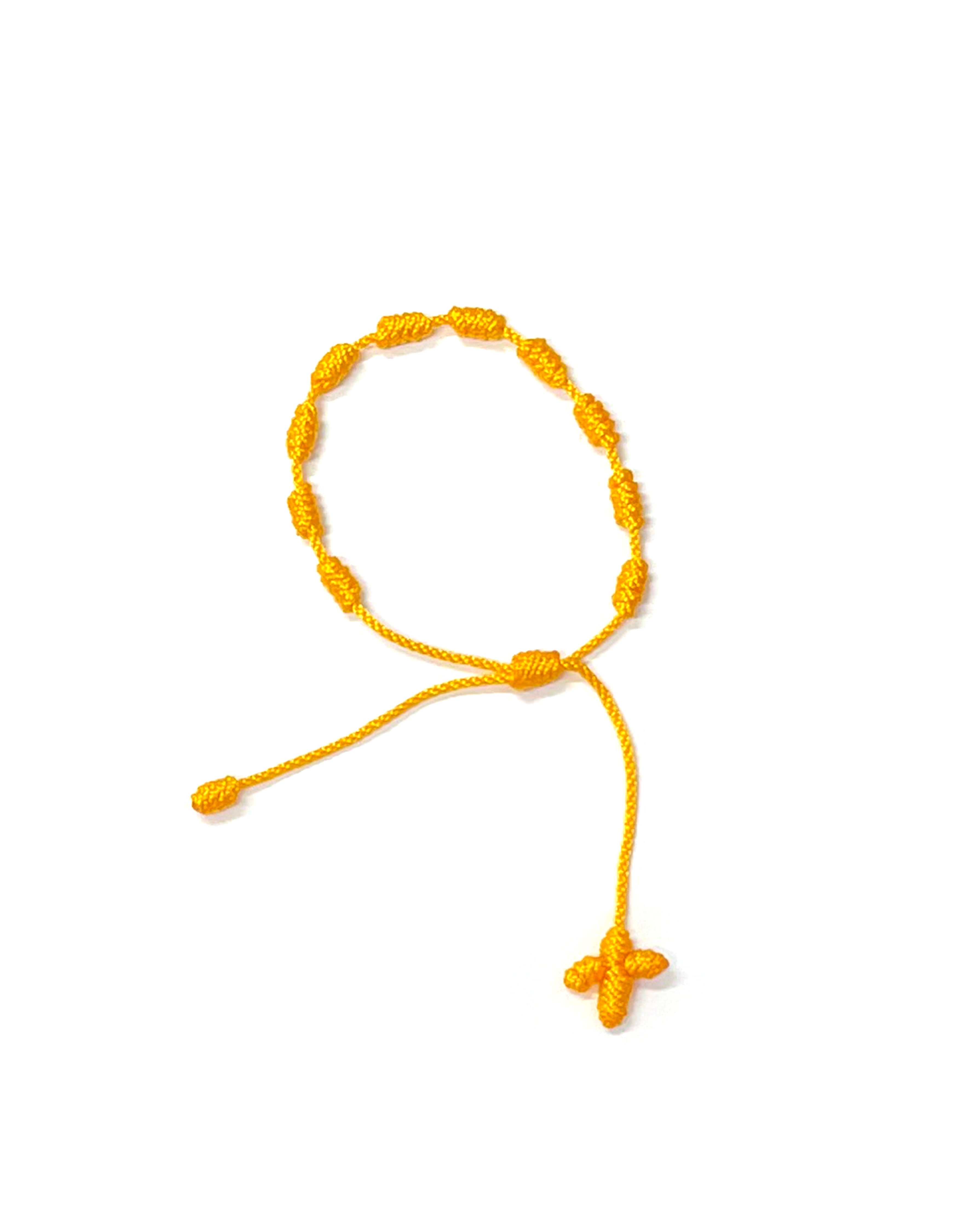 Decade bracelet knotted with strings in bright colors