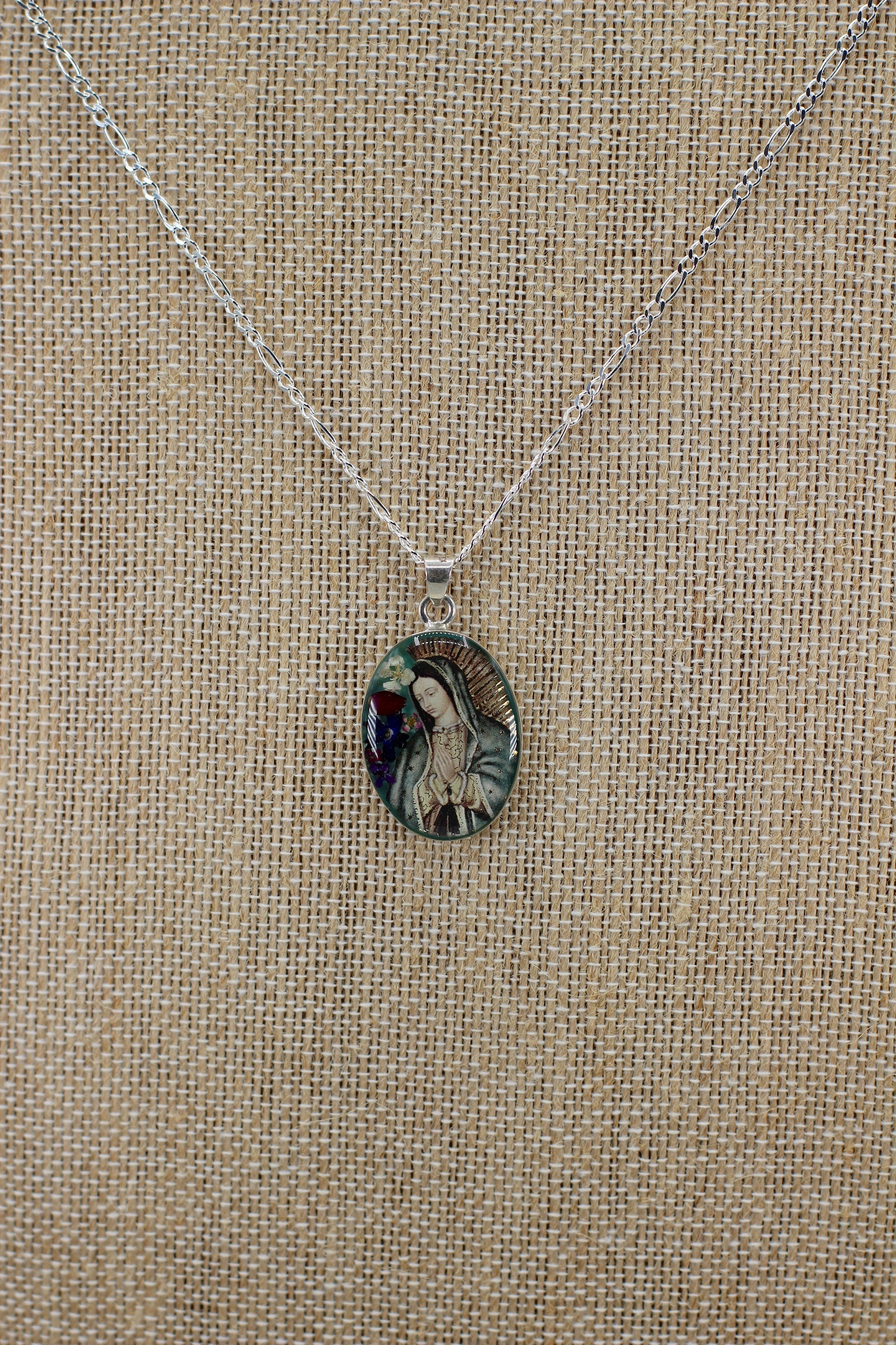 Óvalo de Nuestra Señora de Guadalupe con Flores - Colección Guadalupe