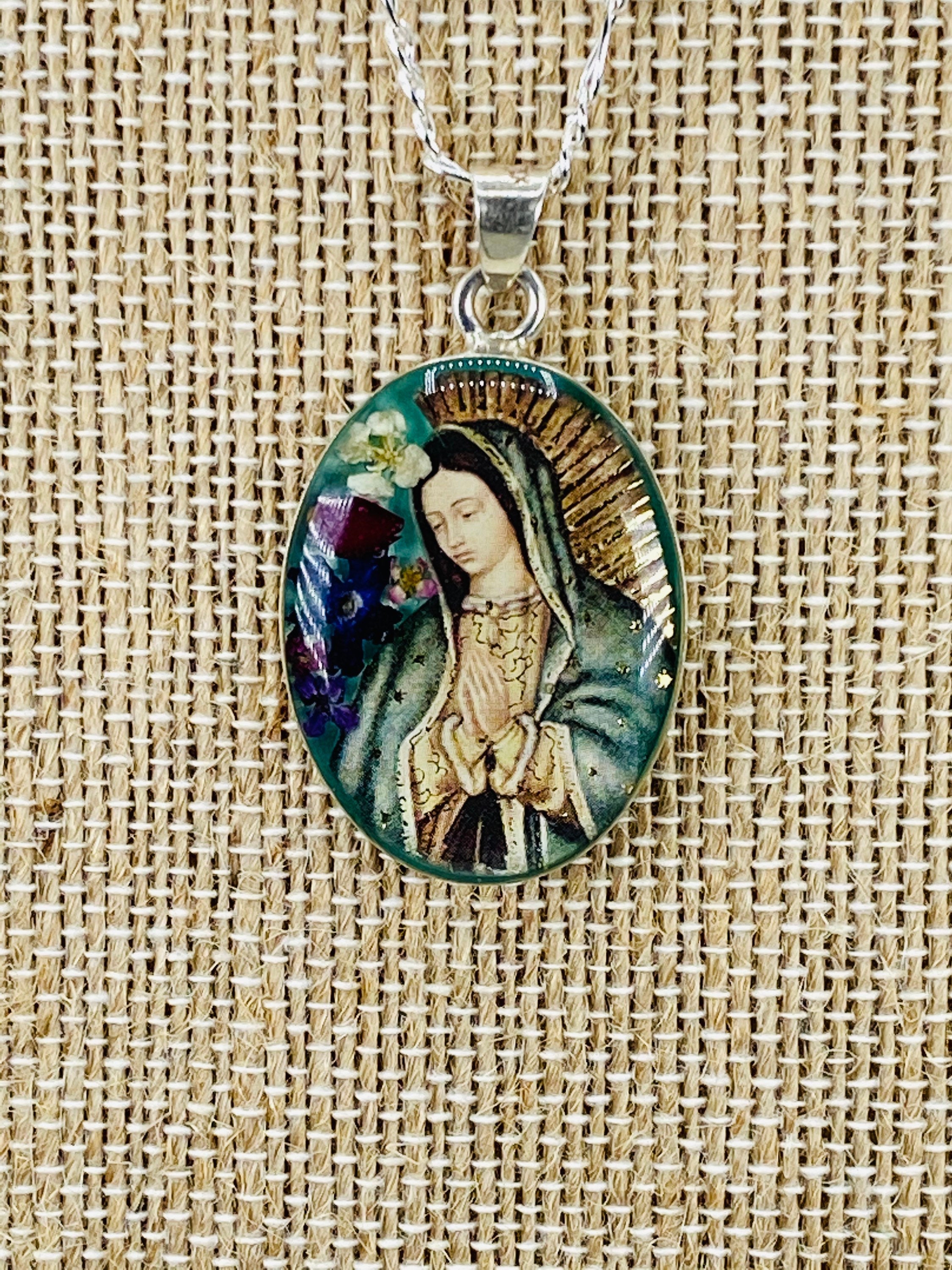 Óvalo de Nuestra Señora de Guadalupe con Flores - Colección Guadalupe