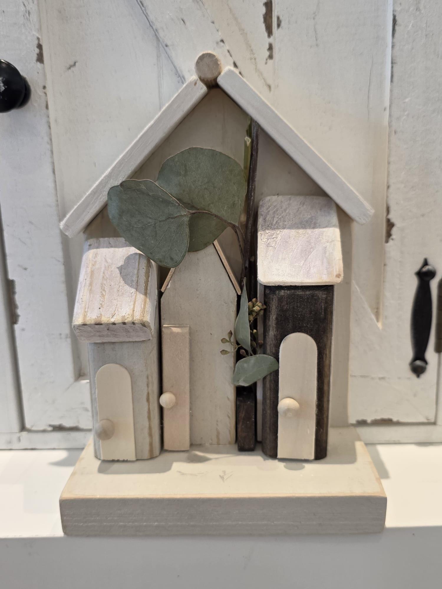 Spring House House with 3 Doors Ref. 009