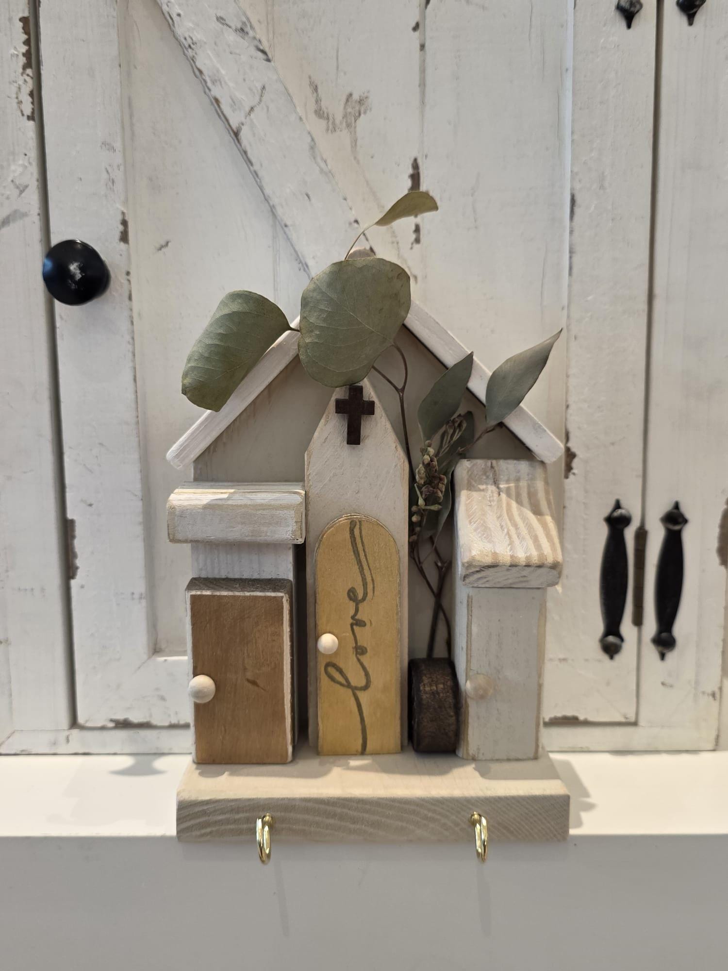 Spring House Church with hooks Ref. 010