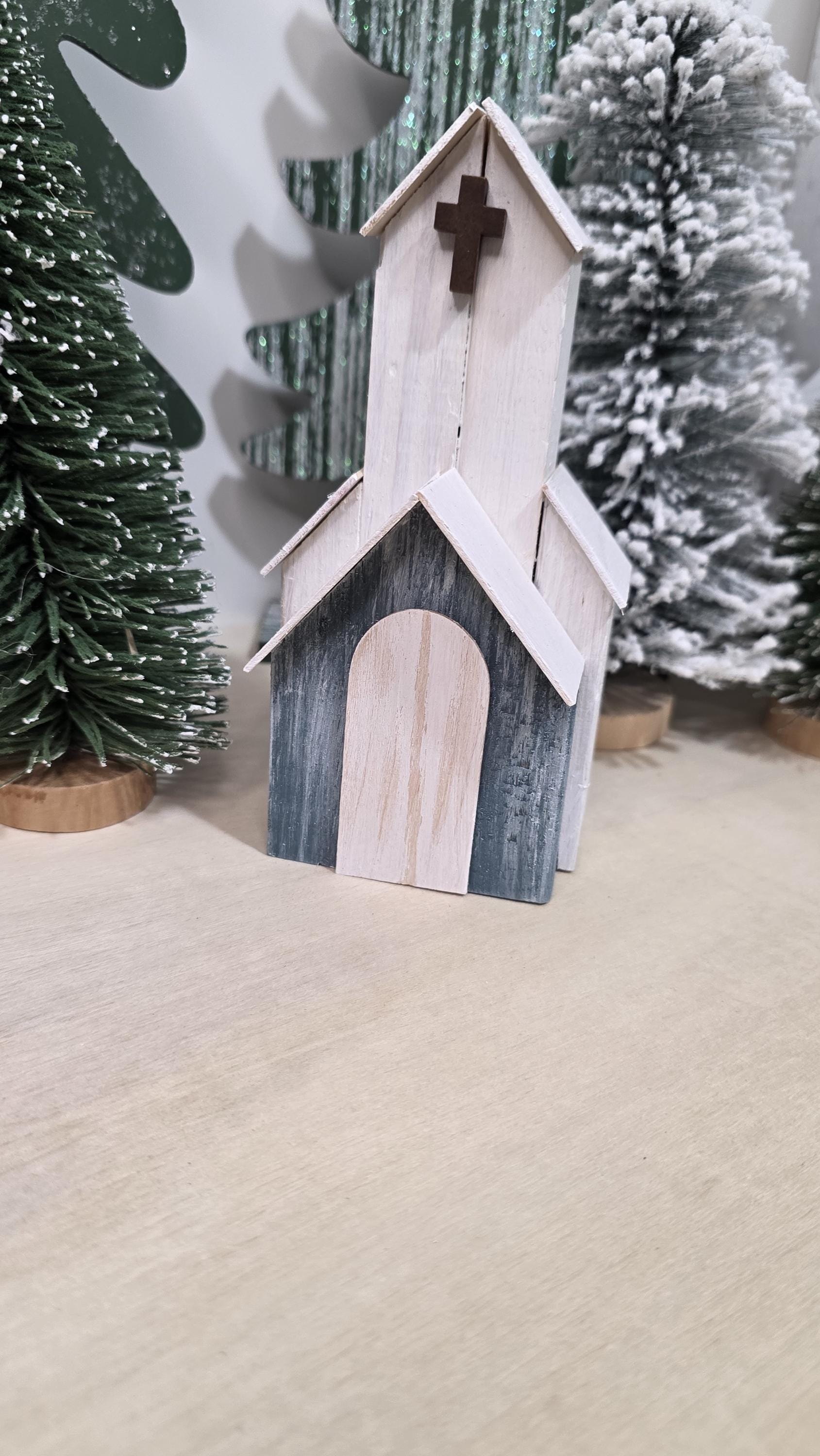 Christmas Church Church with hooks Ref. 010