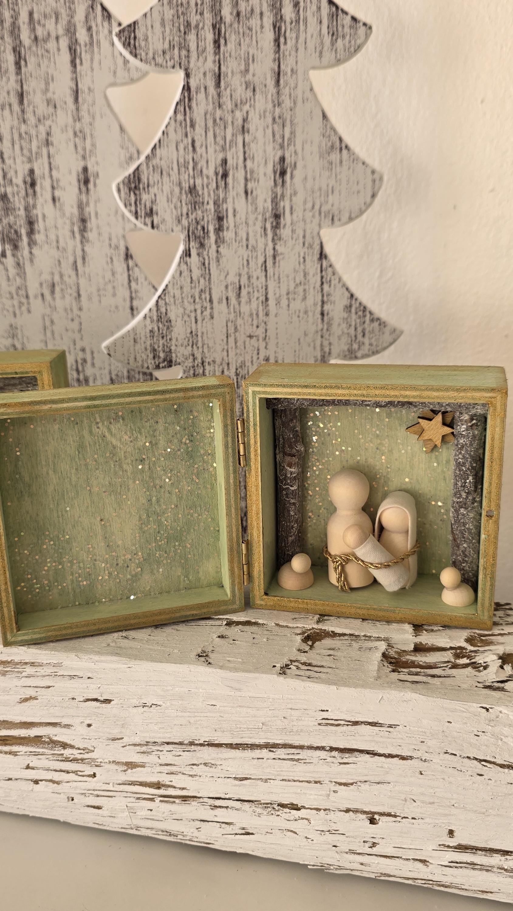 Nativity Set Square Dark Green Box