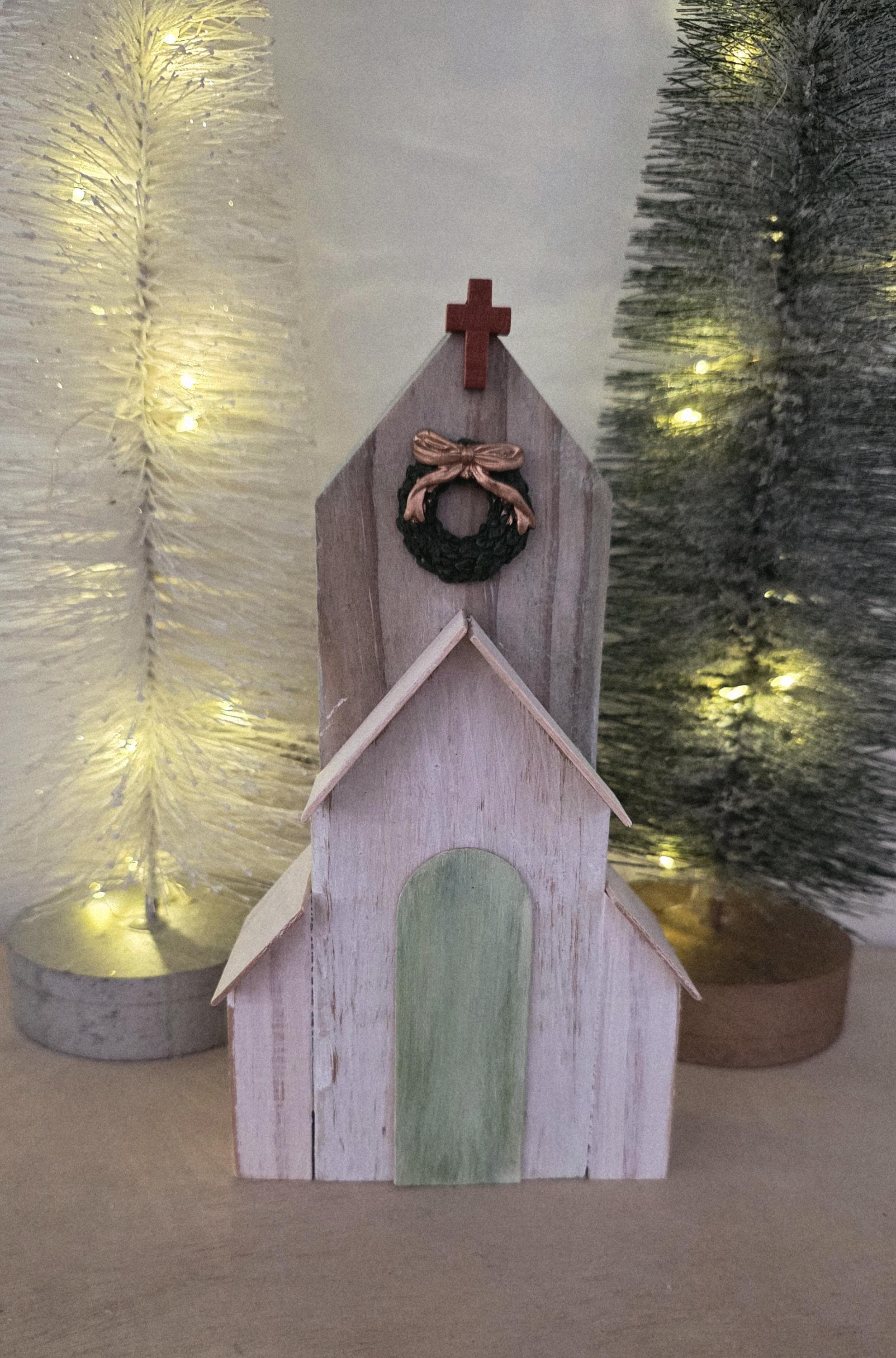 Christmas Church Church with hooks Ref. 010