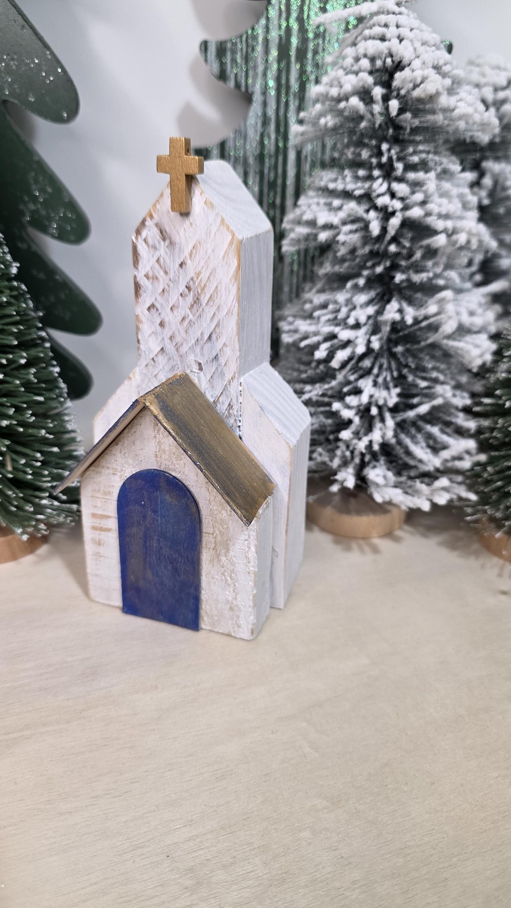 Christmas Church Church with hooks Ref. 010