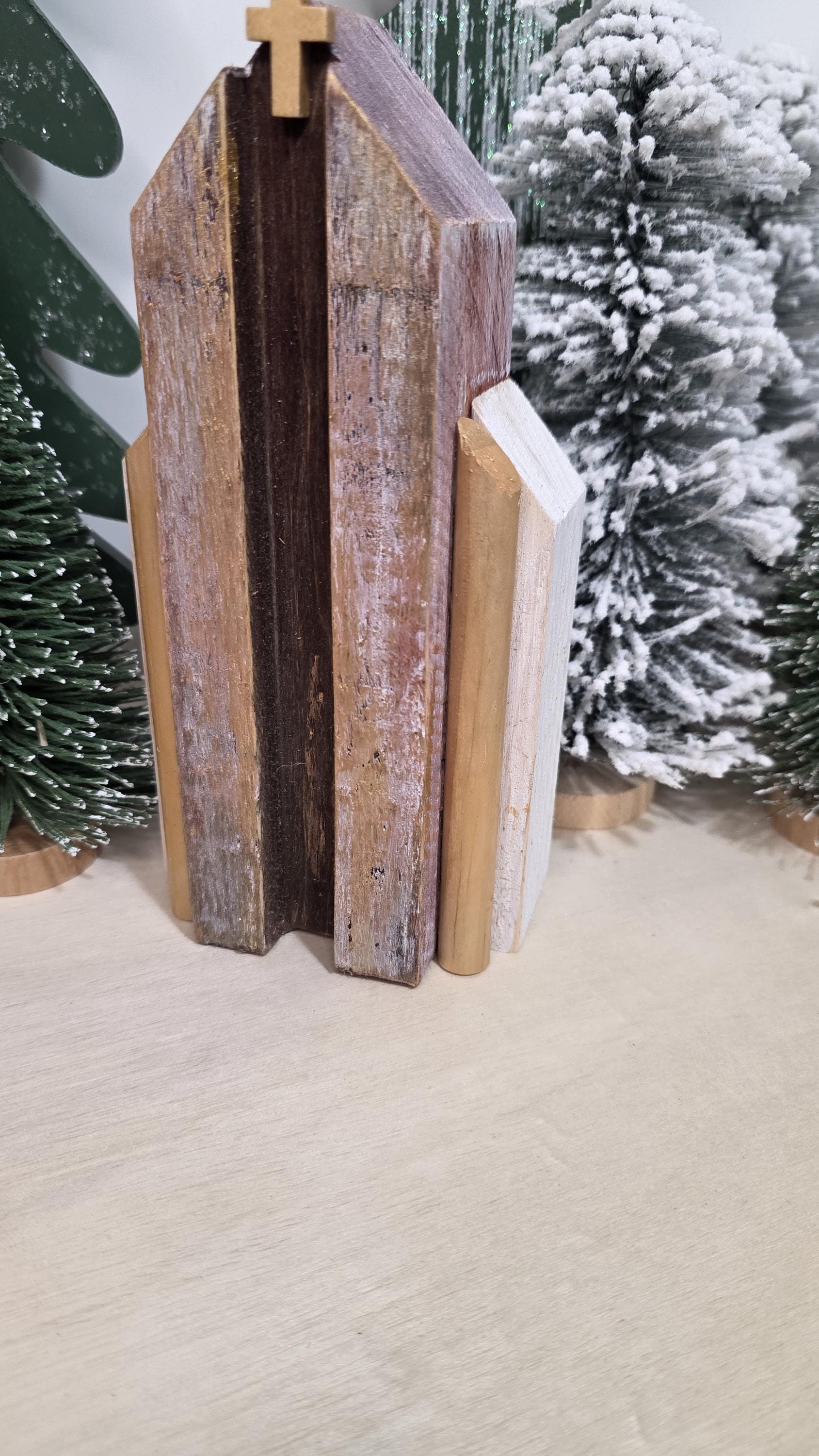 Christmas Church Church with hooks Ref. 010