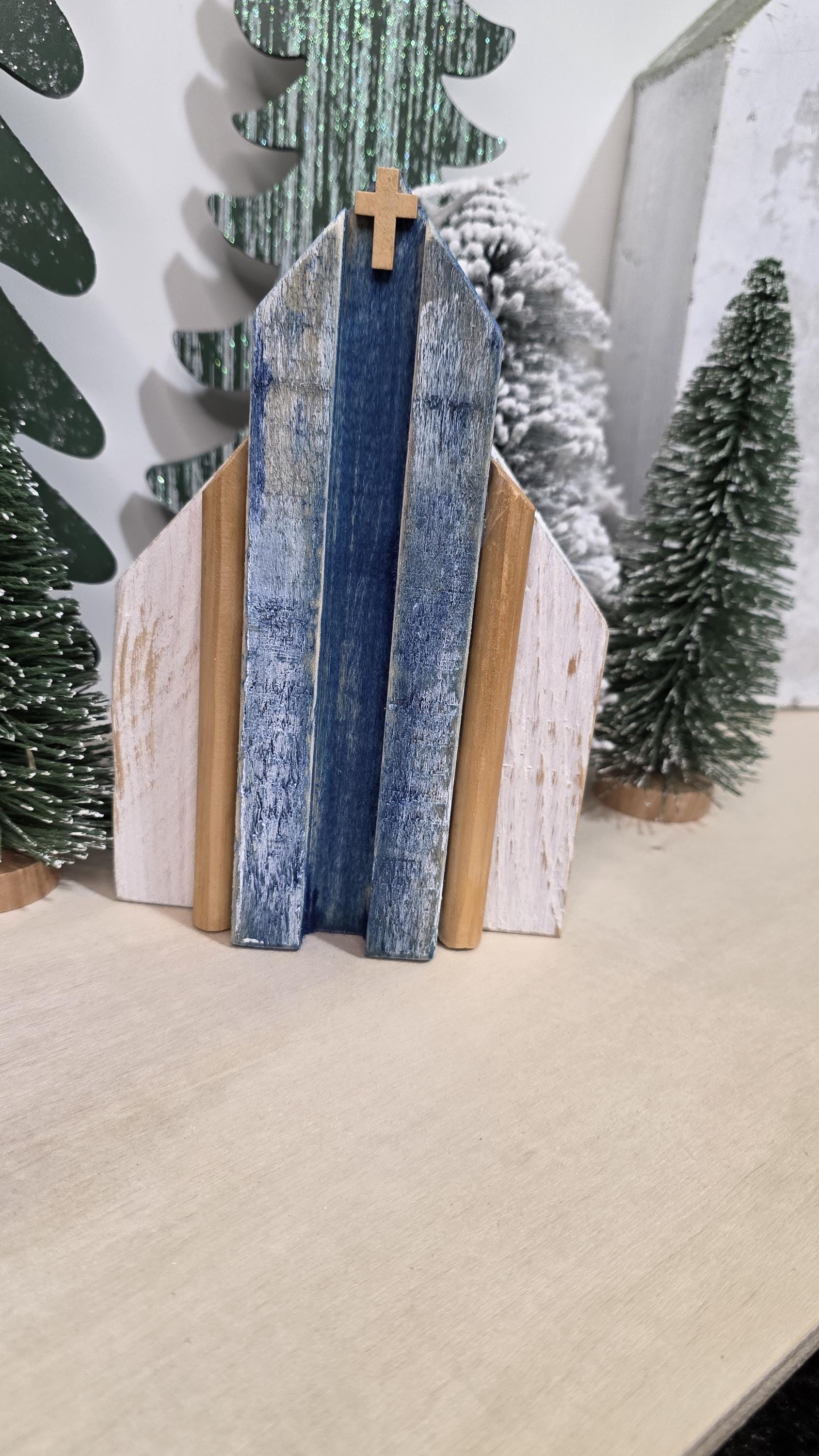 Christmas Church Church with hooks Ref. 010