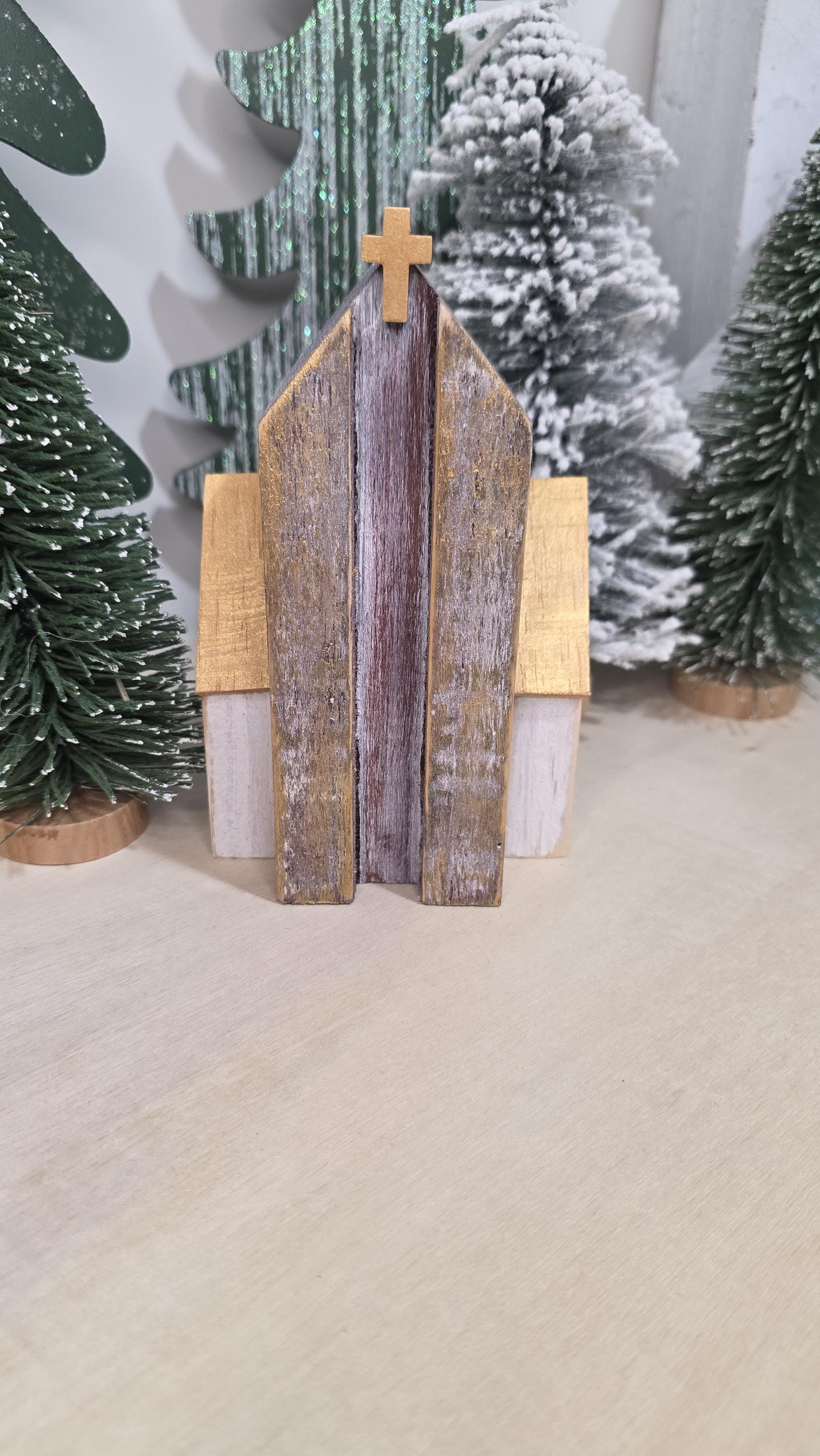 Christmas Church Church with hooks Ref. 010