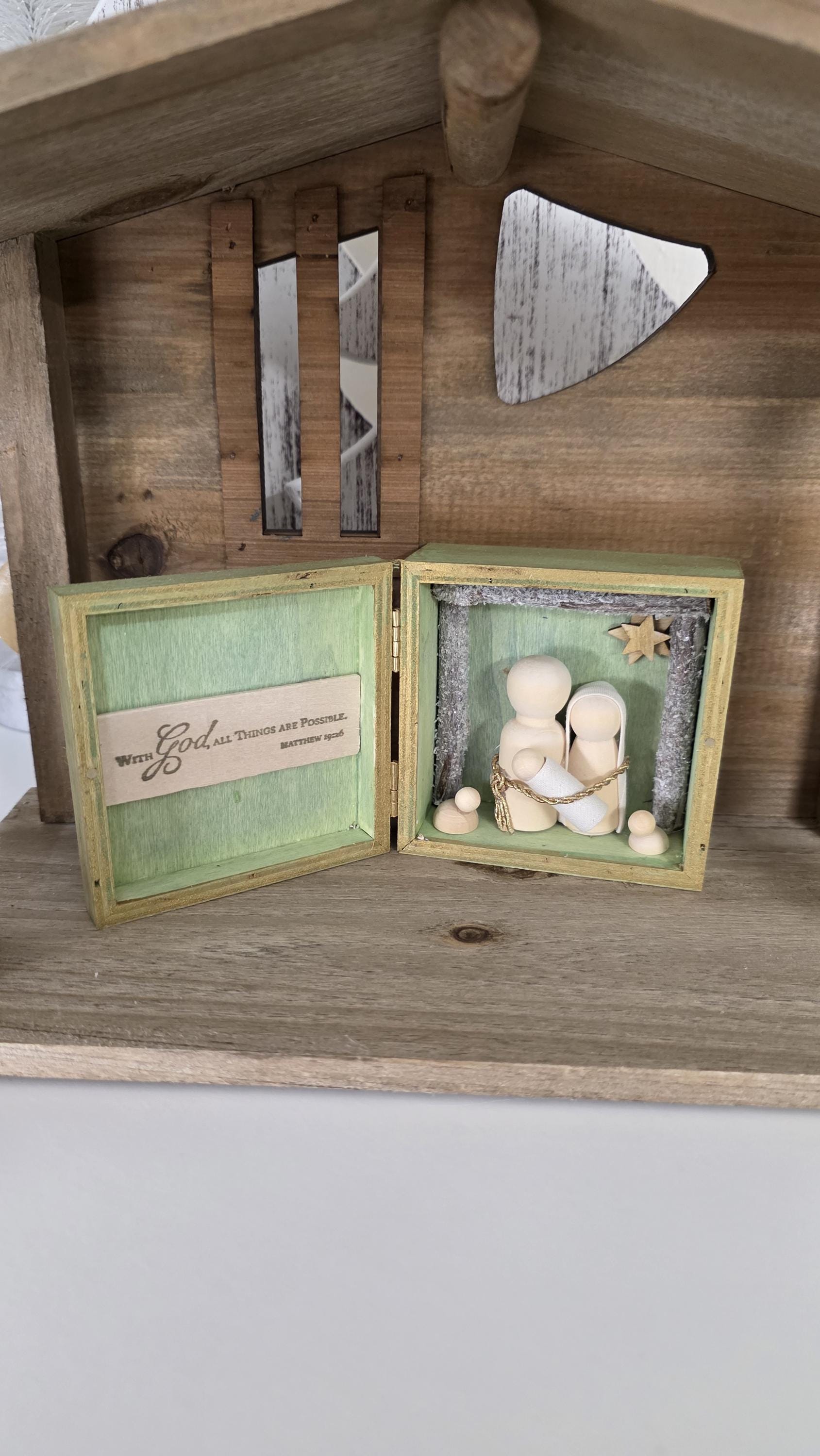 Nativity Set Square Light Green Box