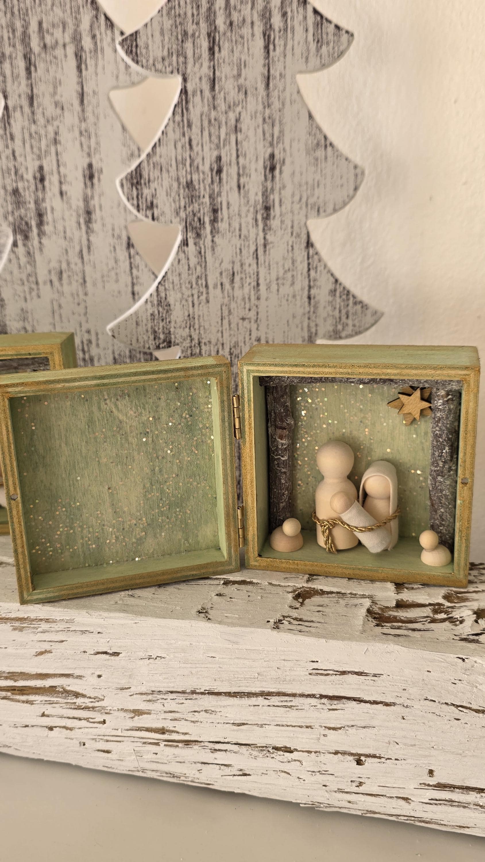 Nativity Set Square Dark Green Box