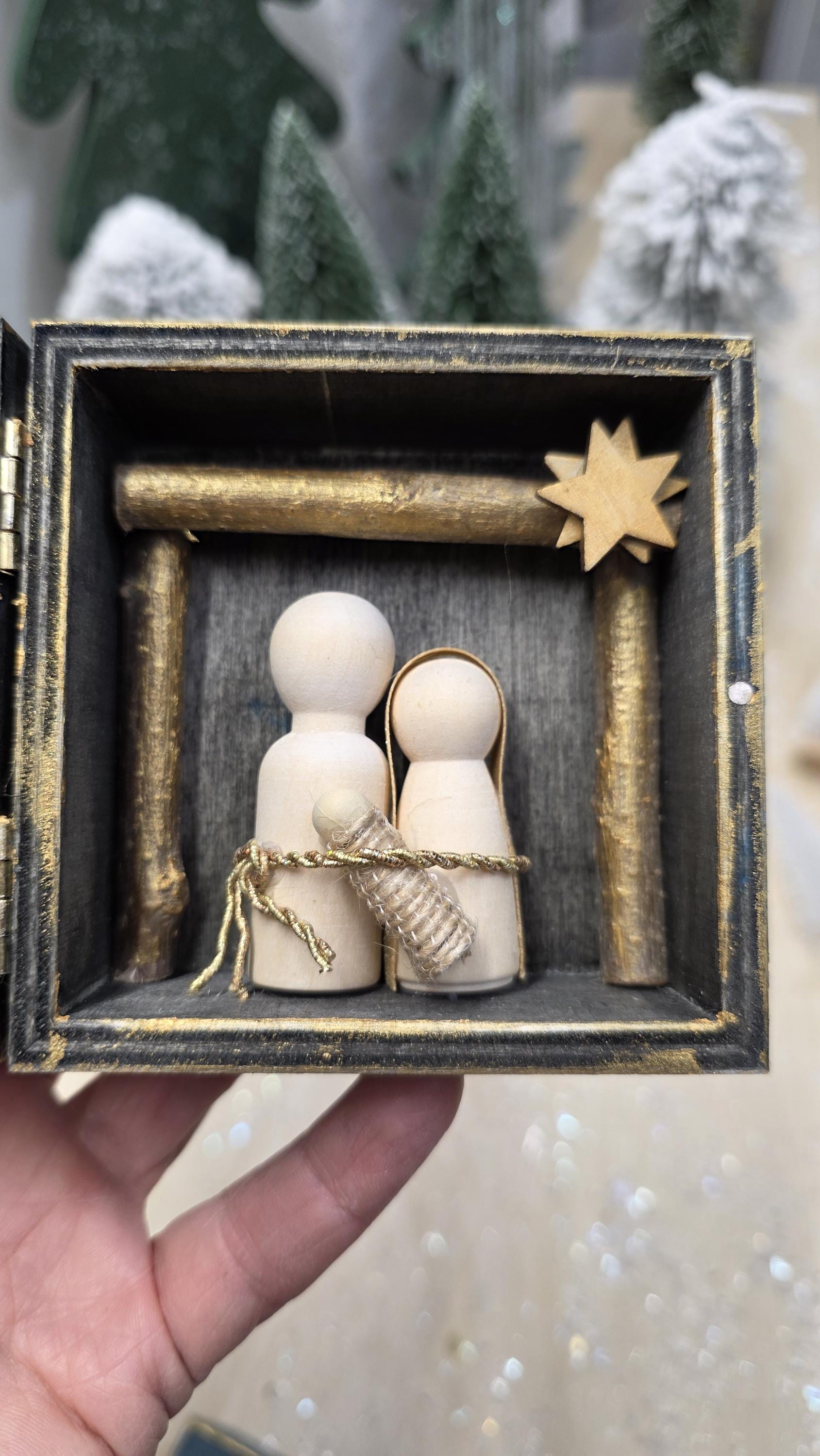 Nativity Set Square Golden Black Box