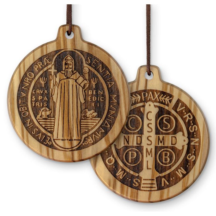 Medalla de San Benito de madera de olivo de 2 1/2"