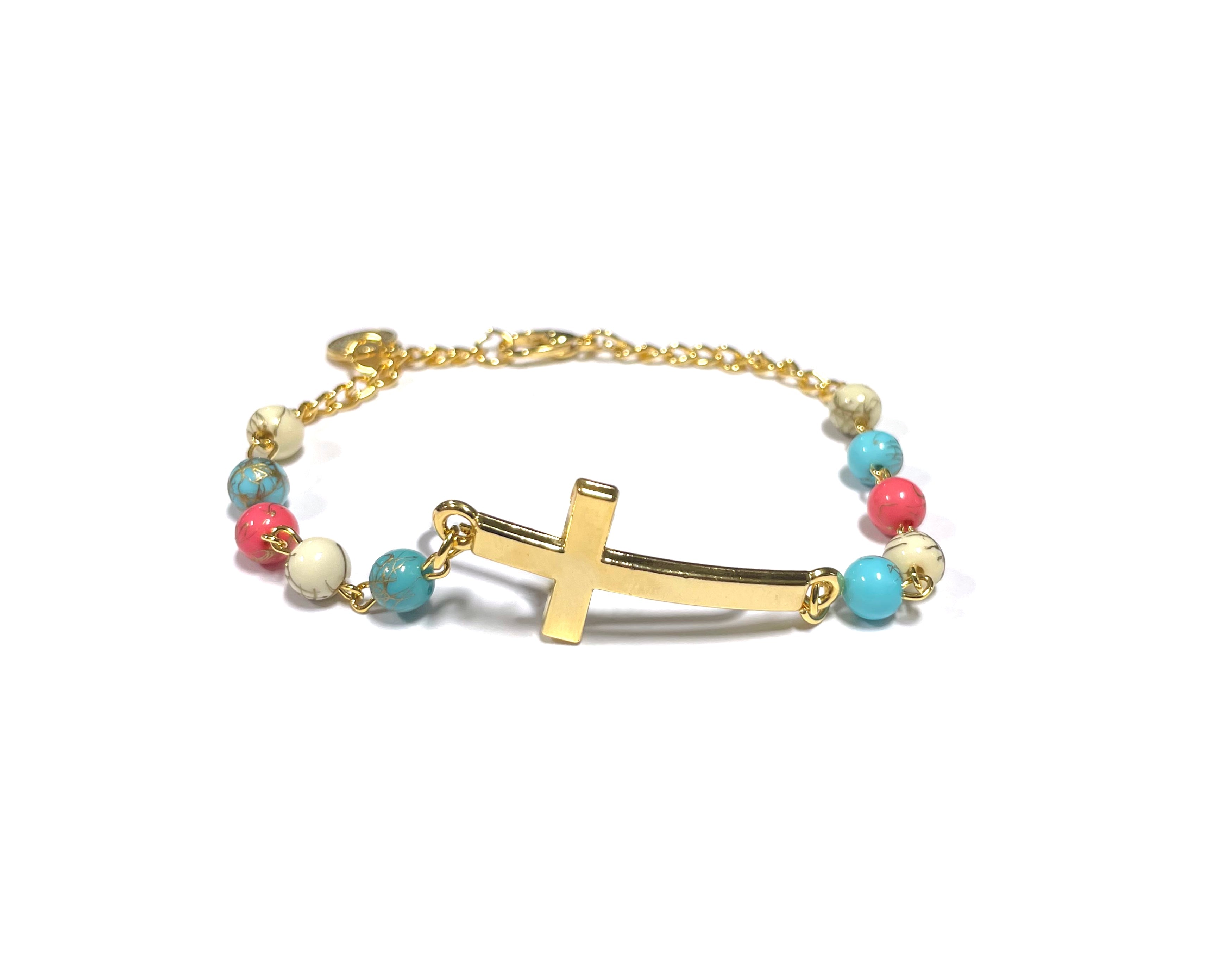 Pulsera con cuentas de piedras de colores y cruz dorada