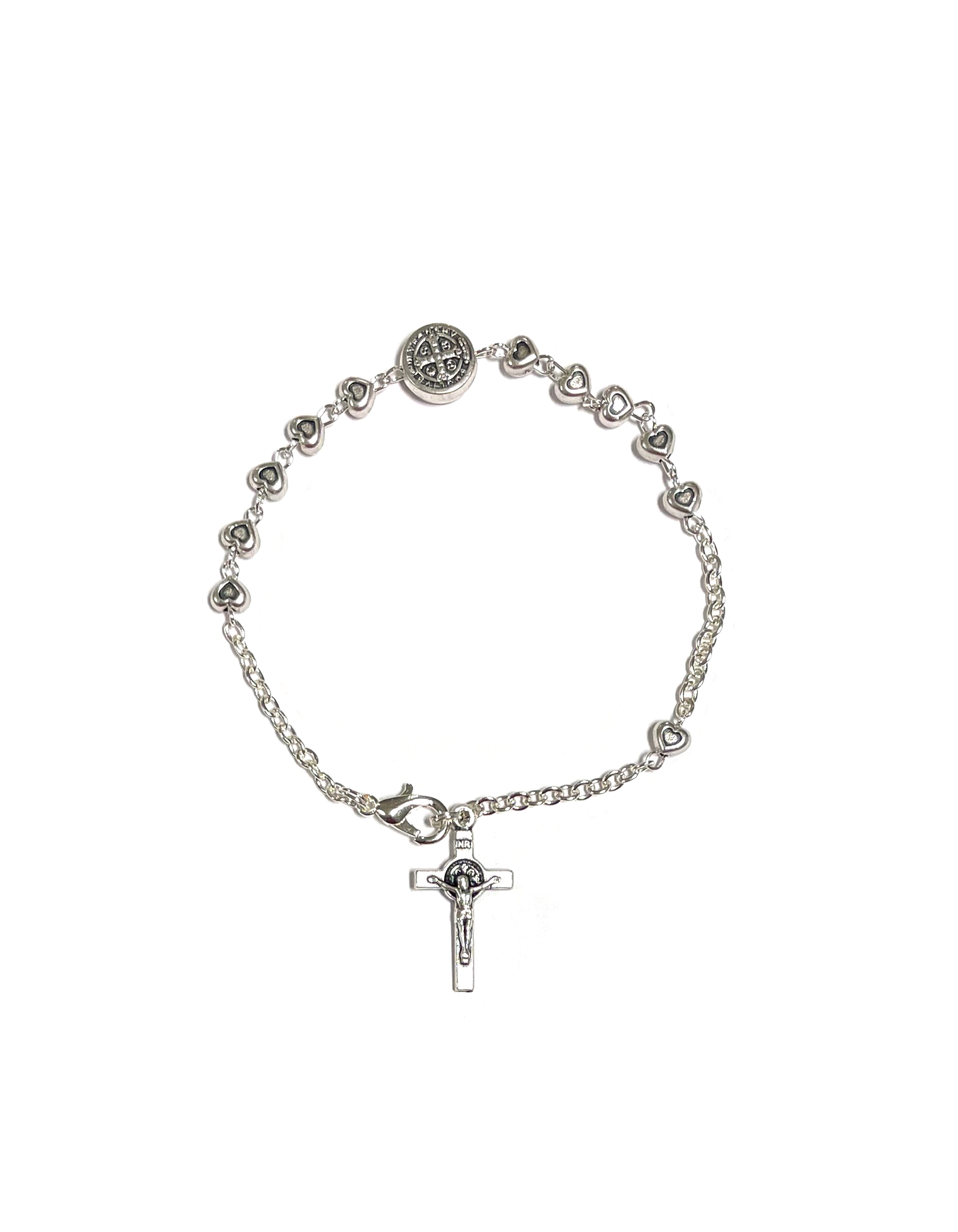 Pulsera de San Benito en plata oxidada con cuentas en forma de corazón