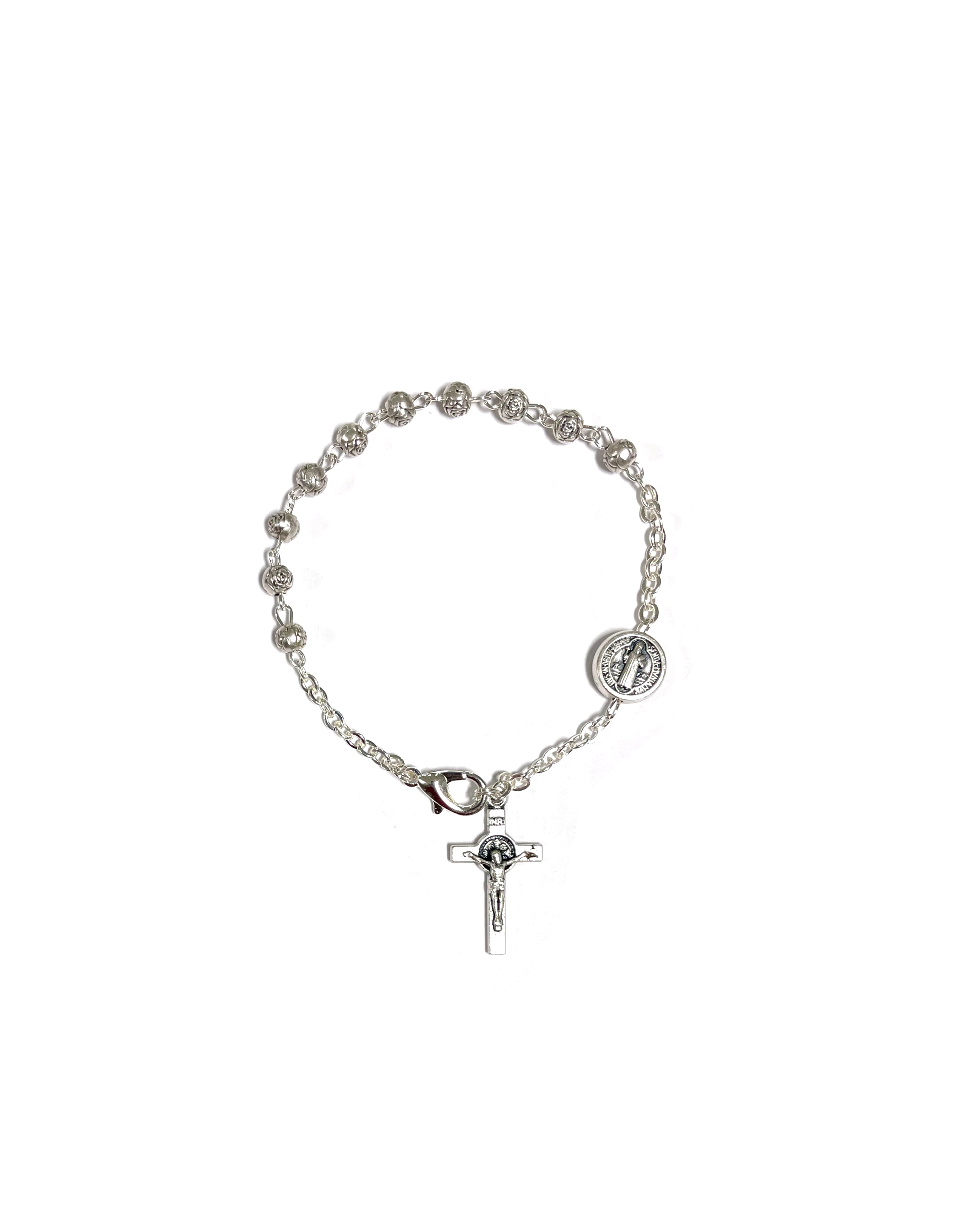 Pulsera de San Benito en plata oxidada con cuentas en forma de rosa