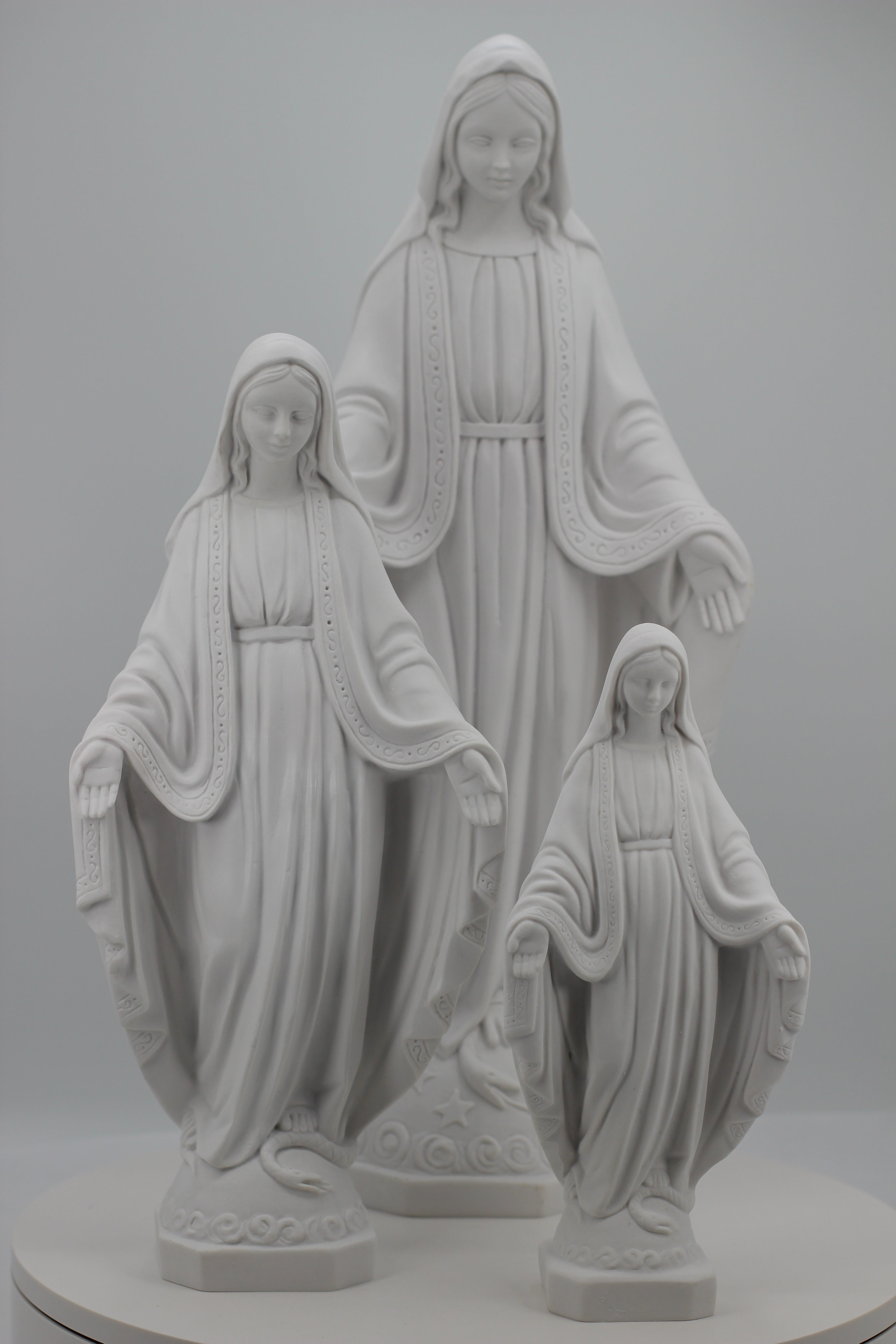 La Tienda de Regalos de Fe Nuestra Señora de las Gracias - María Milagrosa Toda Blanca - Fabricada en Italia - Nuestra Colección Toscana - Virgen La Milagrosa Blanca