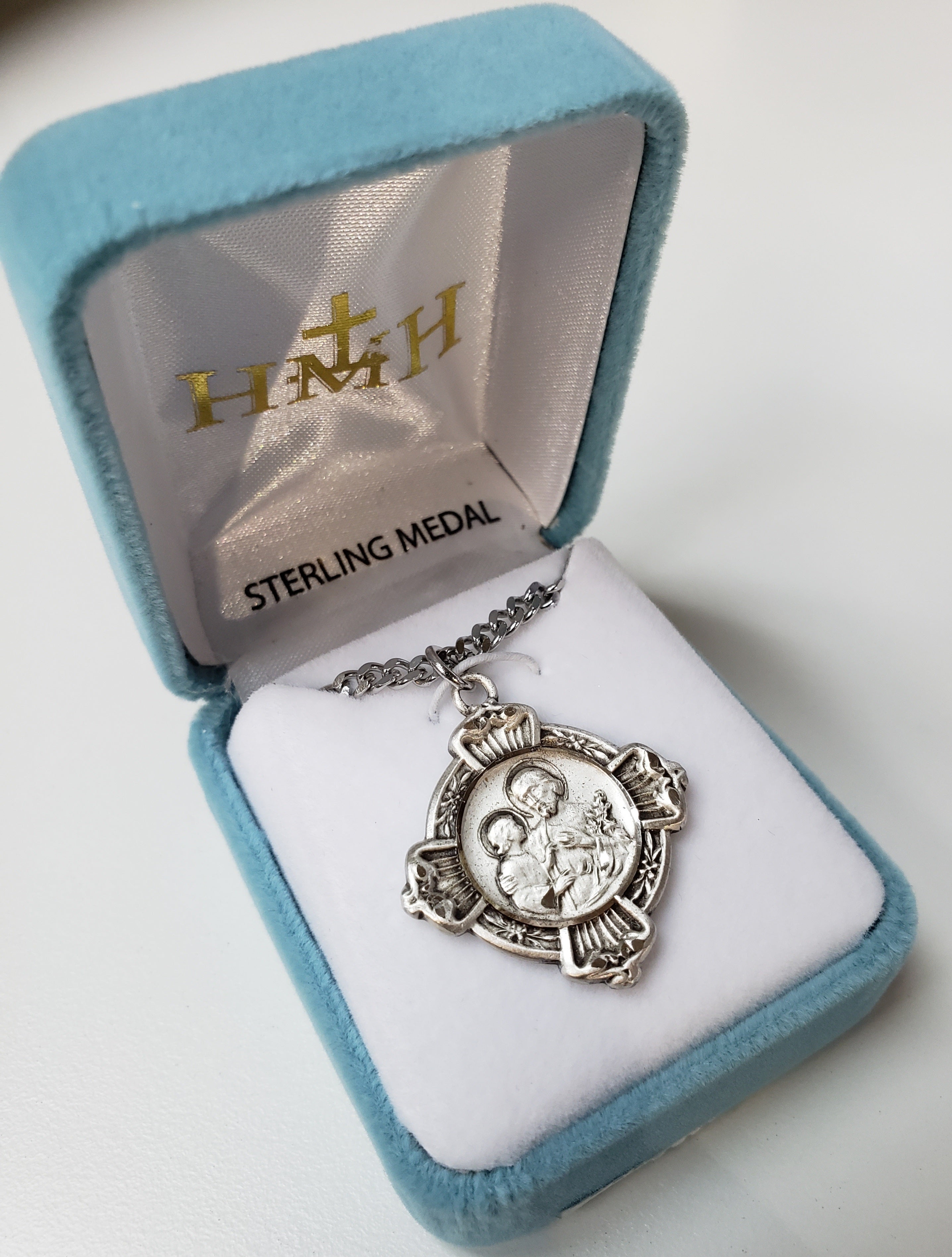 Medalla de cruz de San José en plata de ley de 24"