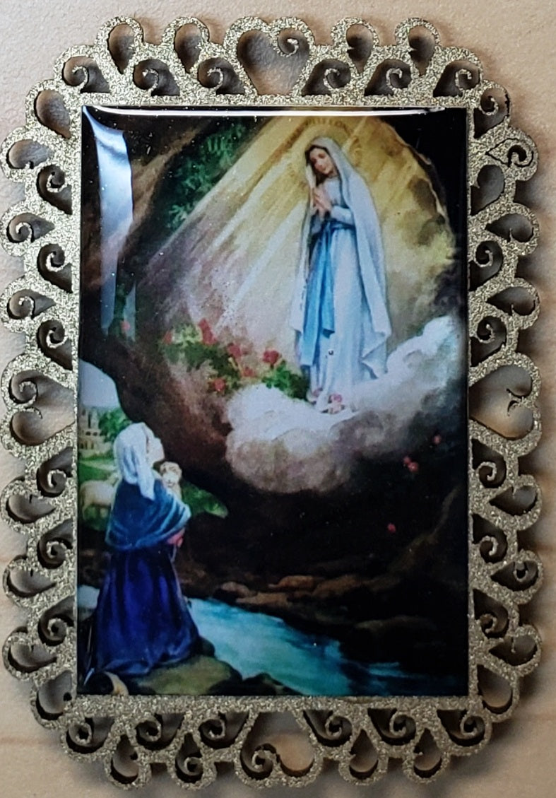 2.5" - Resina Magnética-Madera - Nuestra Señora de Lourdes
