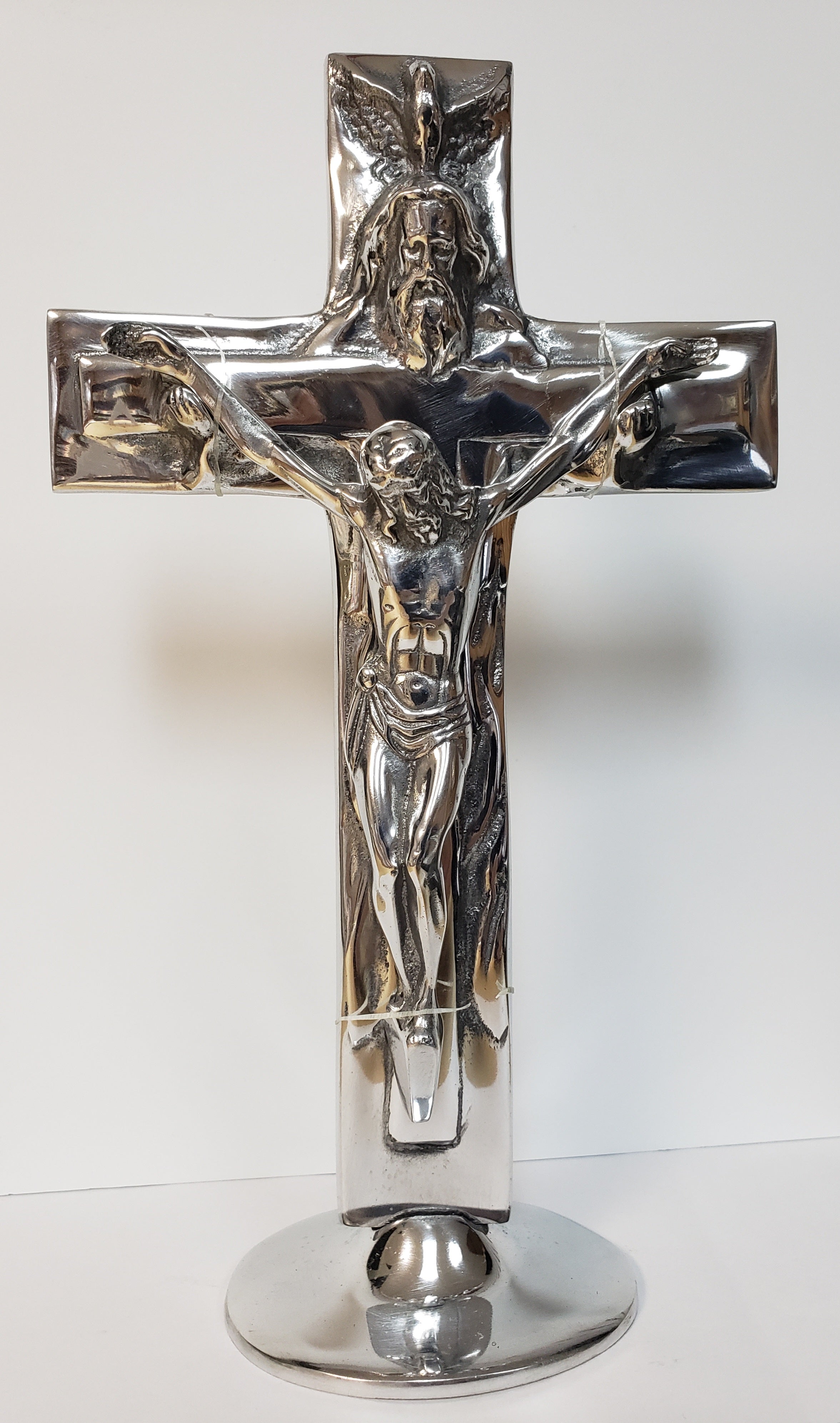 Crucifijo de peltre con la Trinidad y Dios Padre, Hijo y Espíritu Santo