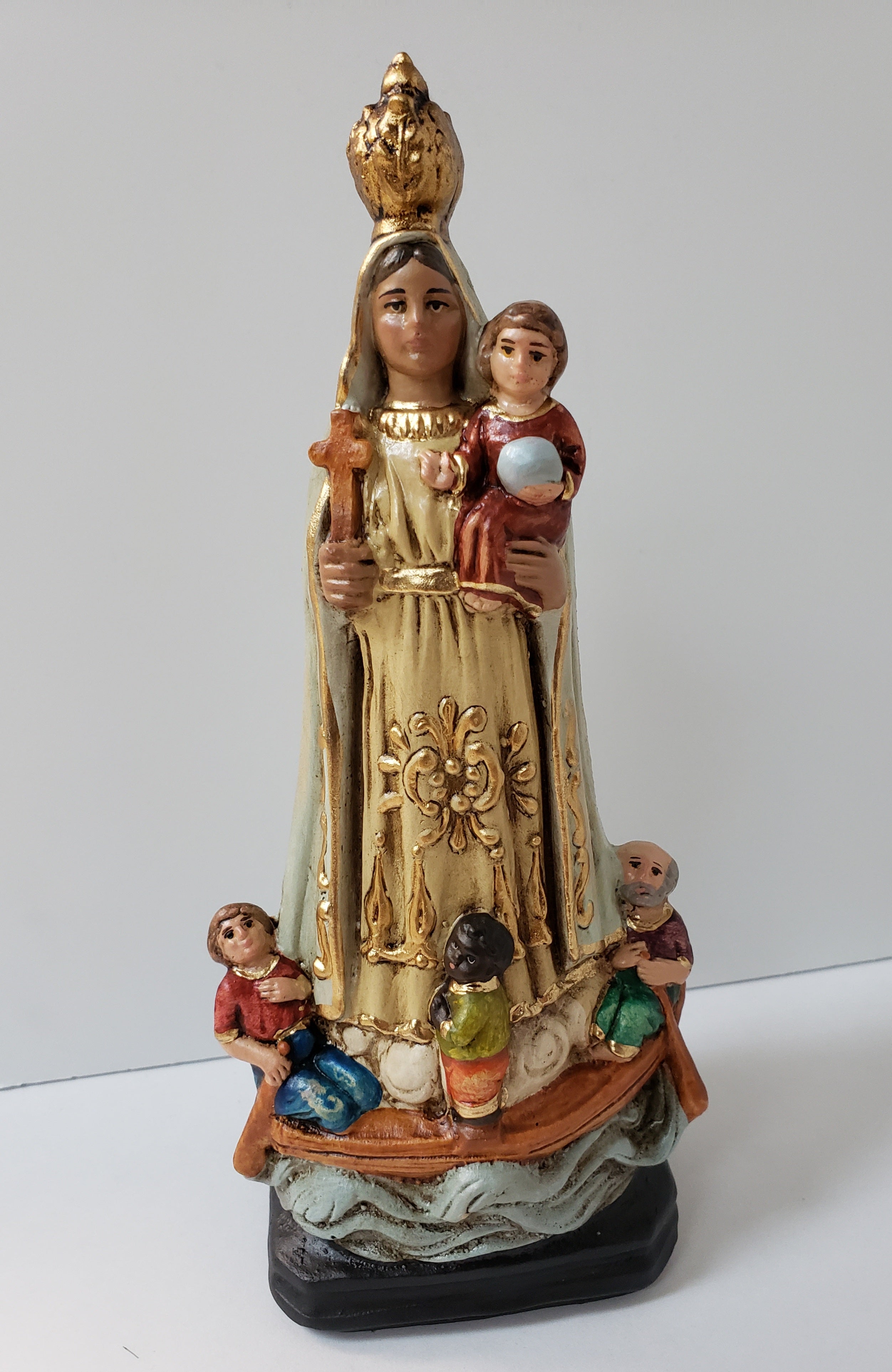 Virgen de la Caridad de 8". Fabricada en Colombia.