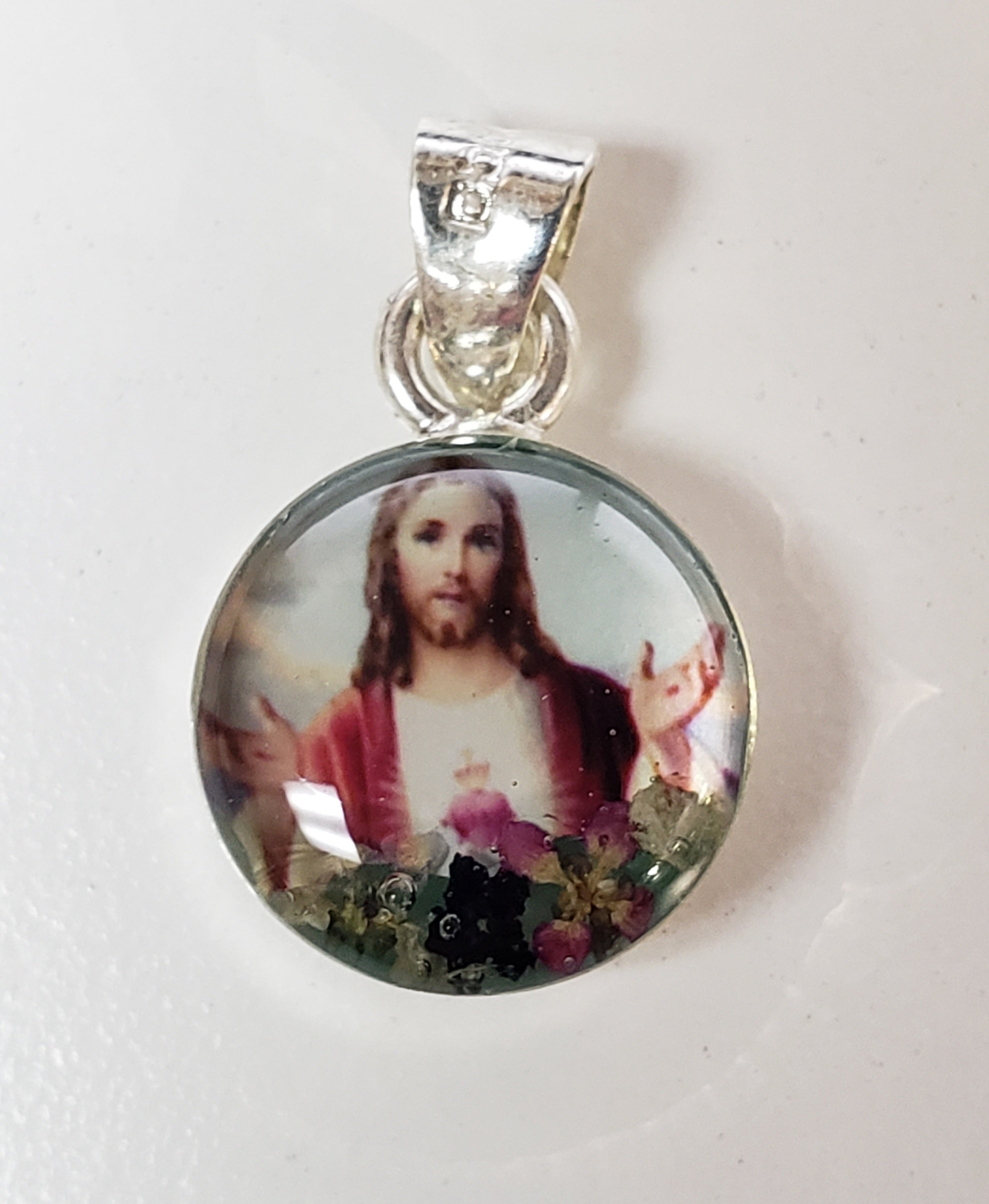 Medalla con Flores del Sagrado Corazón de Jesús