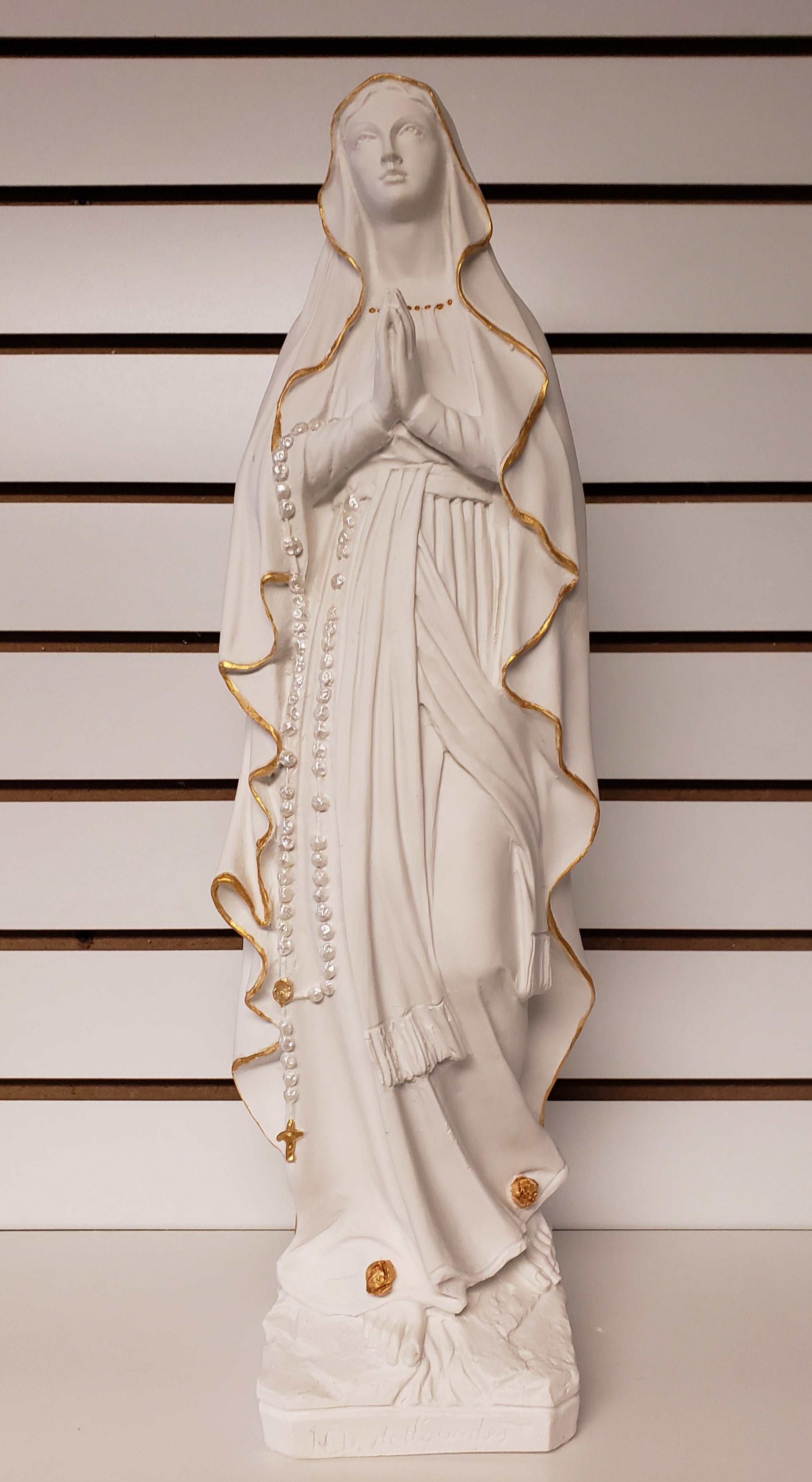 Colección Nuestra Señora de Lourdes de 20" / Nuestra Señora de Lourdes Blanco-Oro - Pintada a mano