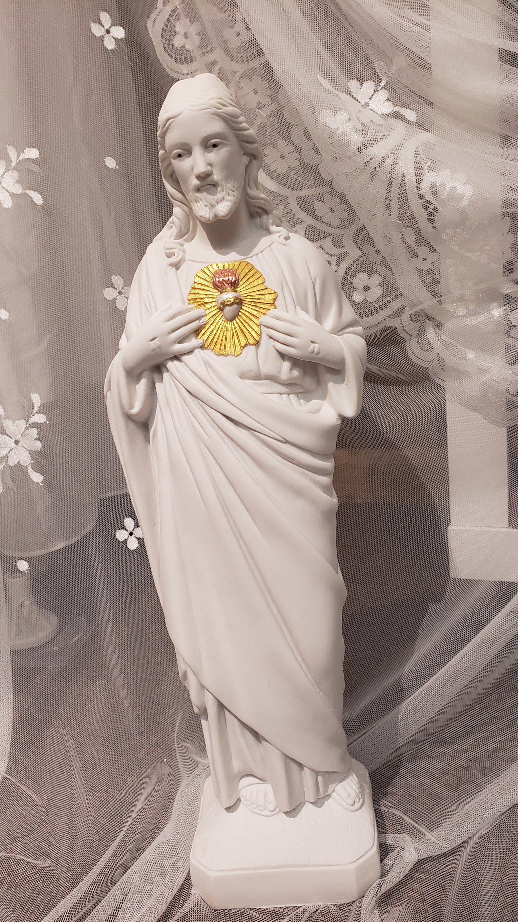 Colección Sagrado Corazón de Jesús de 16" en oro blanco, pintado a mano