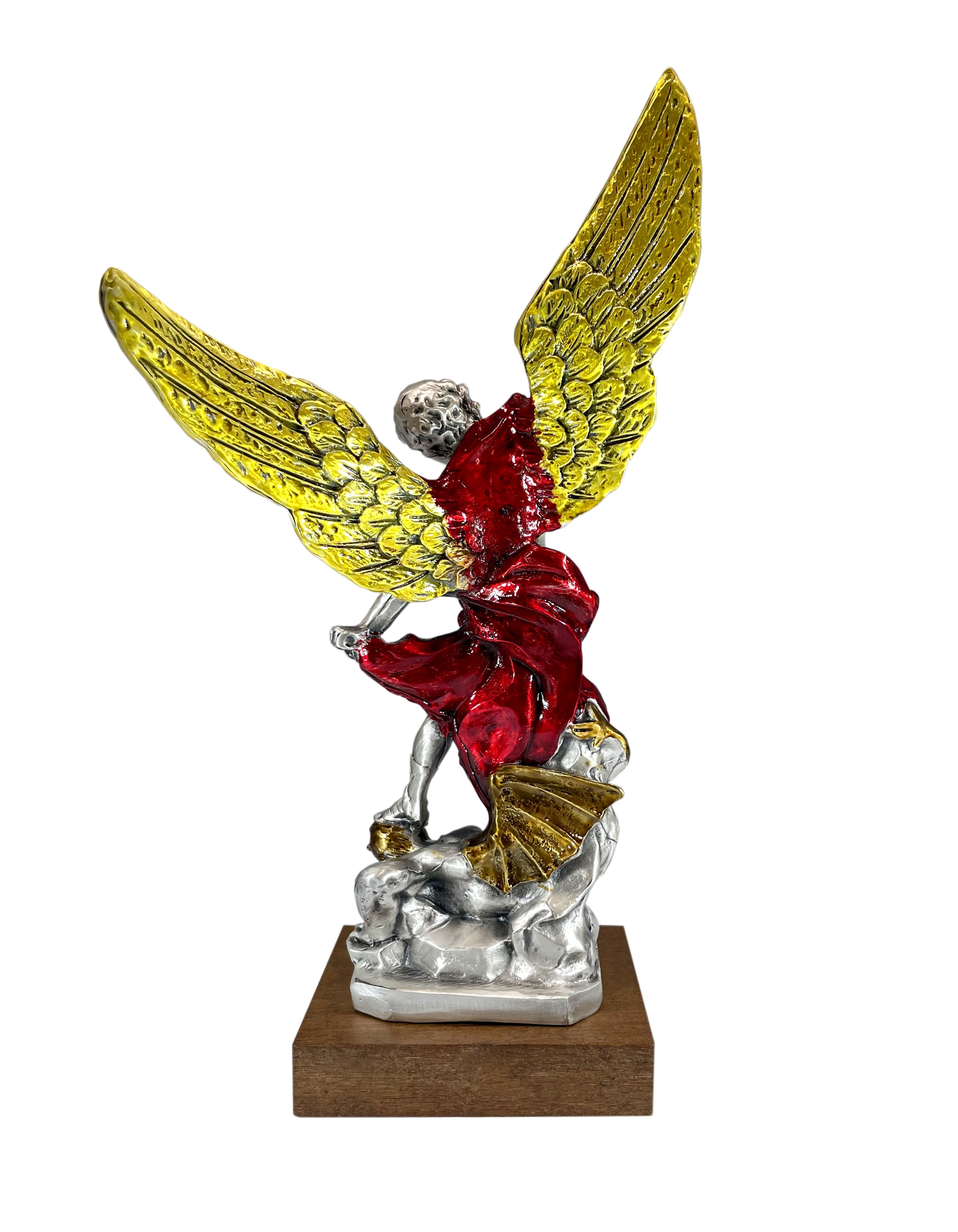Estatua religiosa de San Miguel realizada en Peltre de 30 cm de altura