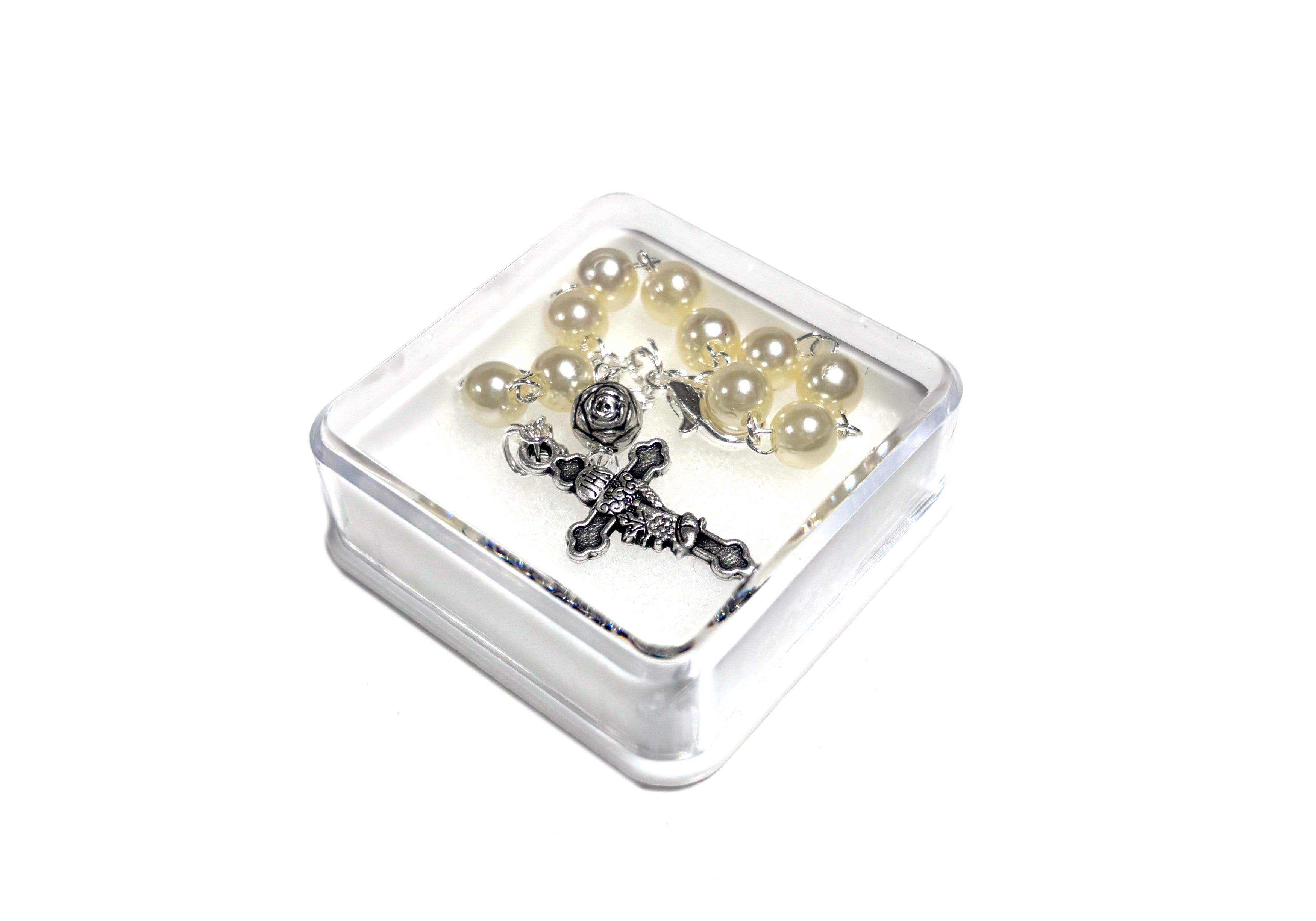 Pulsera de plata y perlas con cruz de comunión