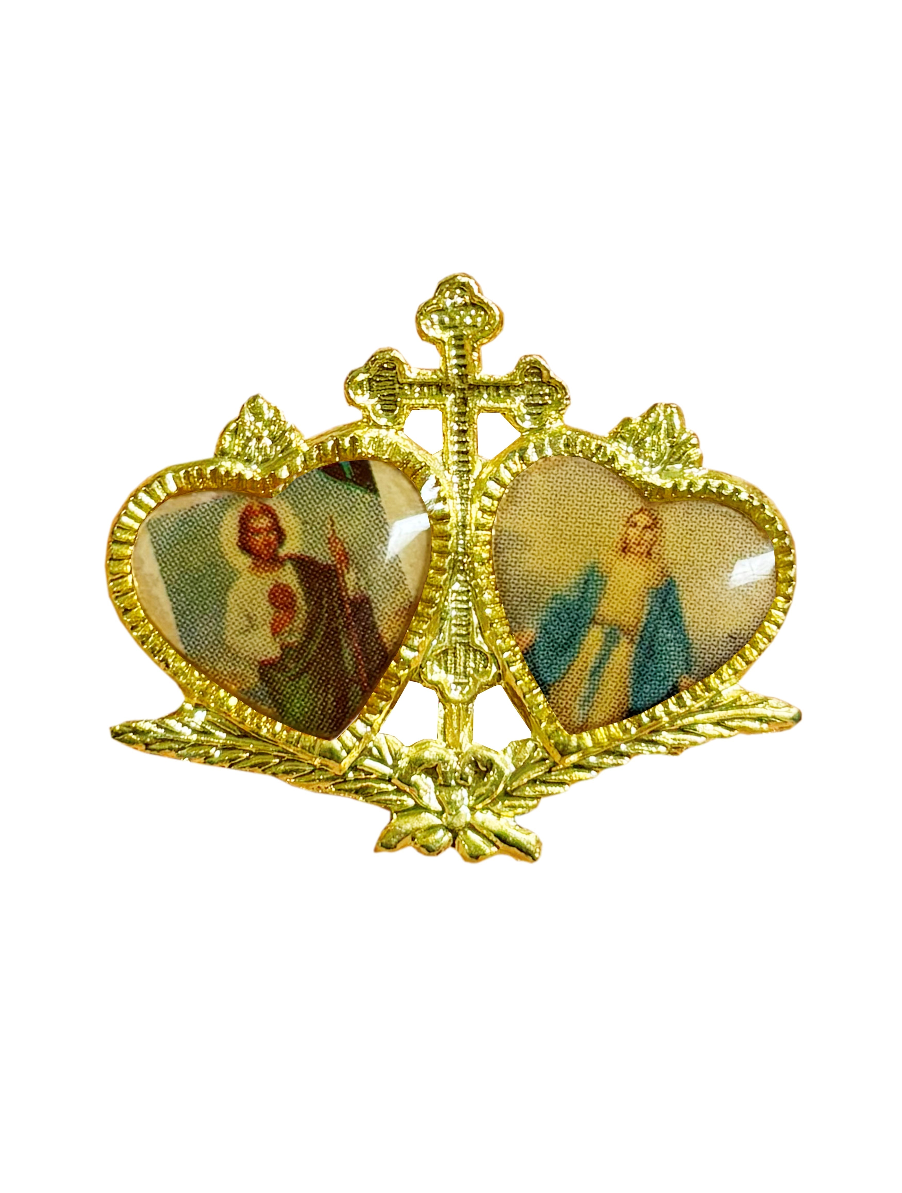 Pin de solapa católico dorado con dos corazones