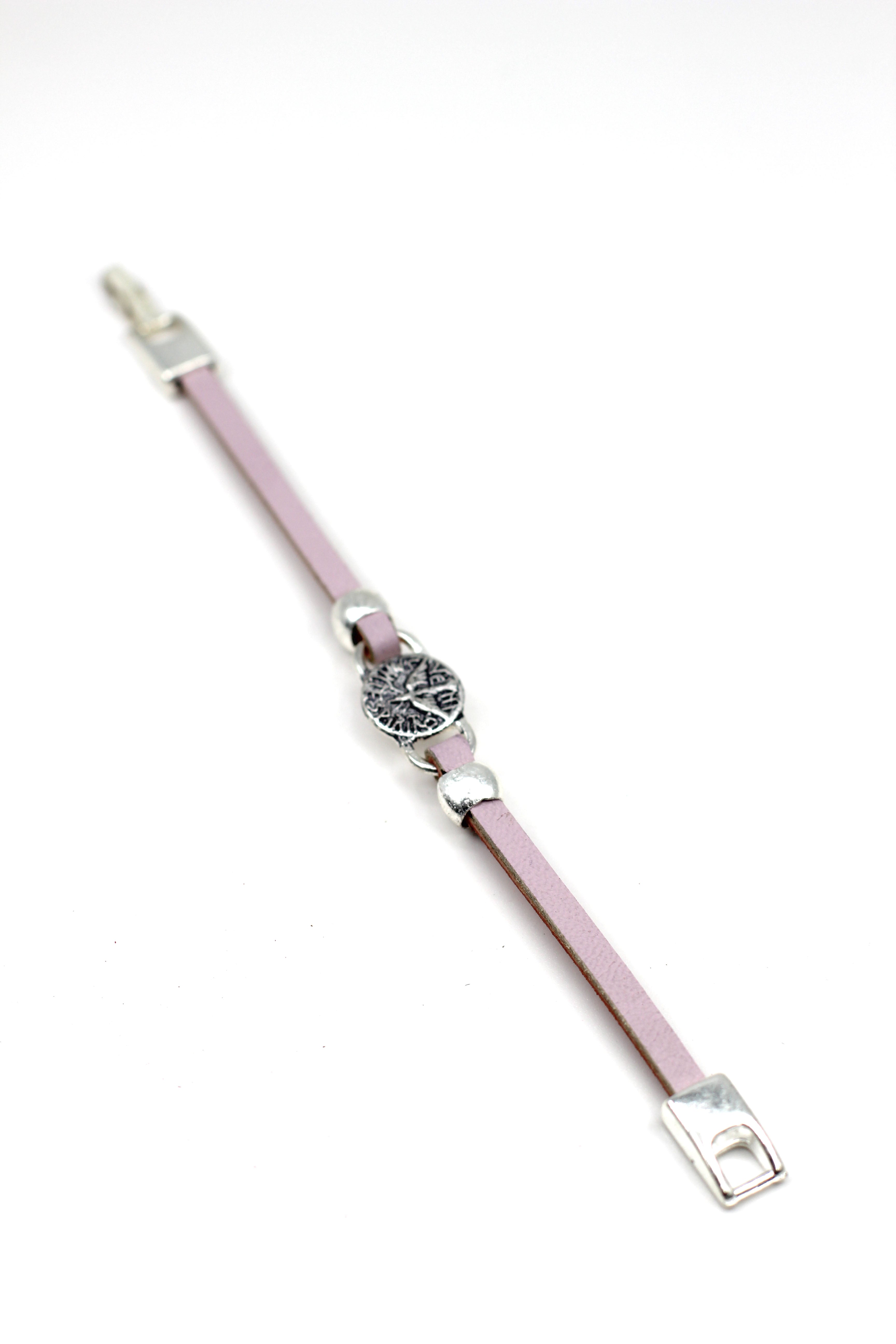 Pulsera Niña Medalla Espíritu Santo joyería artesanal con Correa Única de Cuero de Graciela's Collection