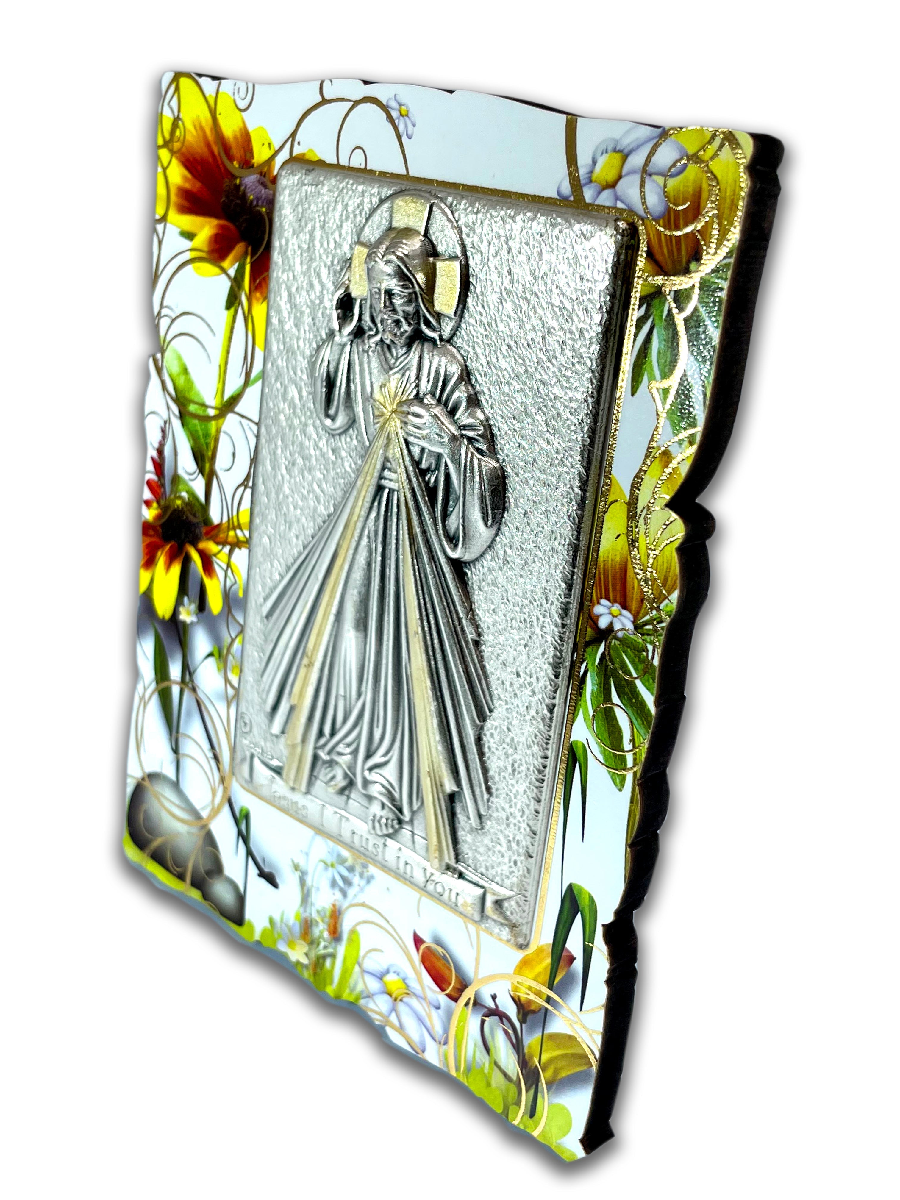 Imagen enmarcada sobre relieve de la Divina Misericordia